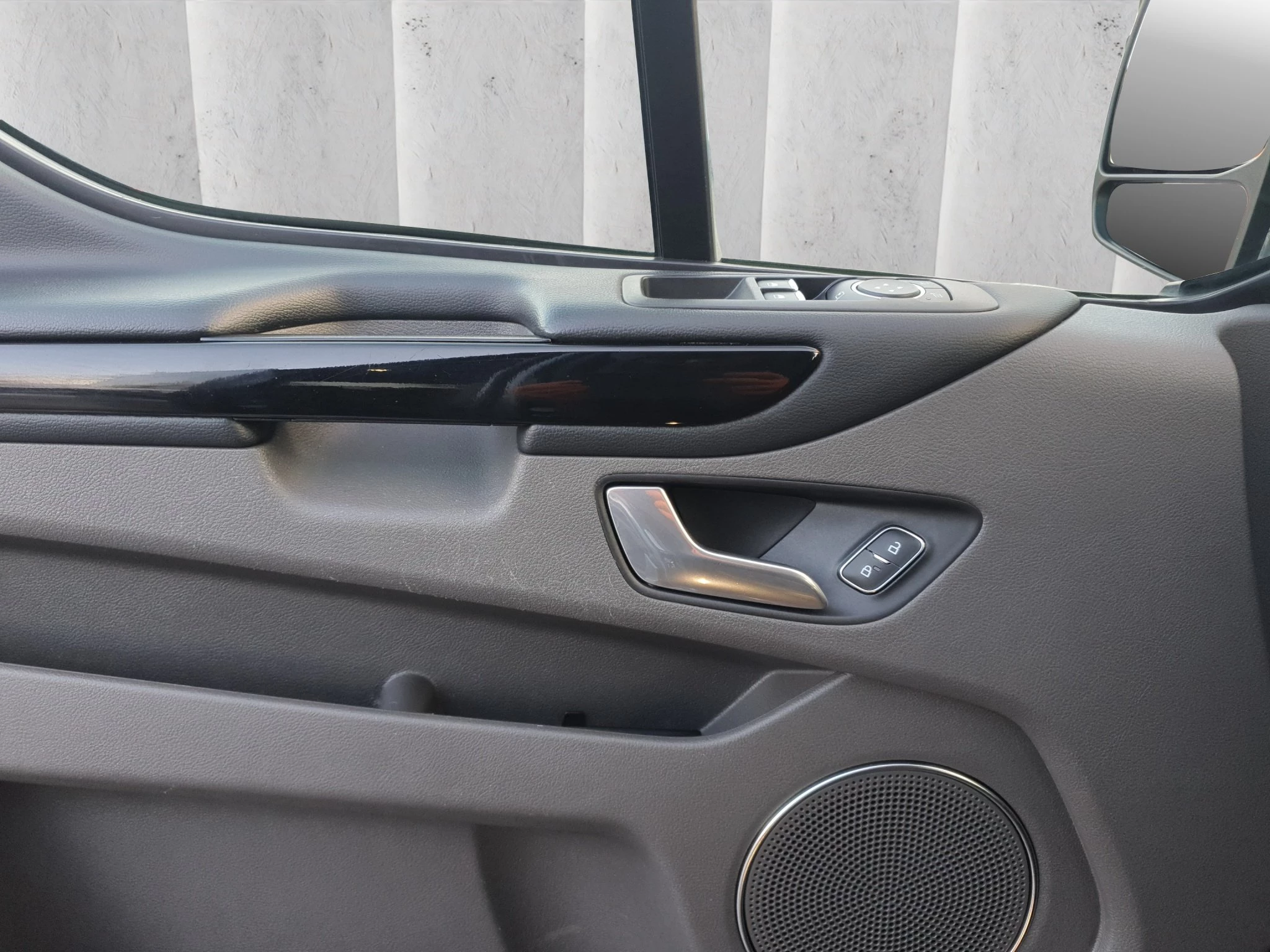 Ford-Tourneo Custom-image-12