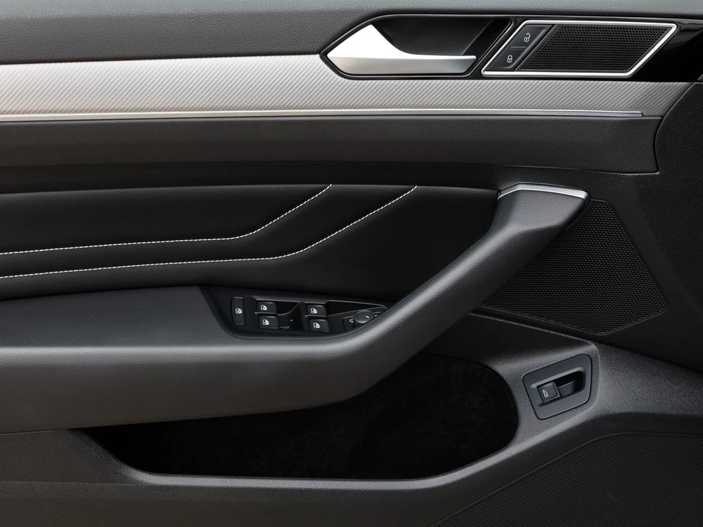 Volkswagen-Passat-image-14