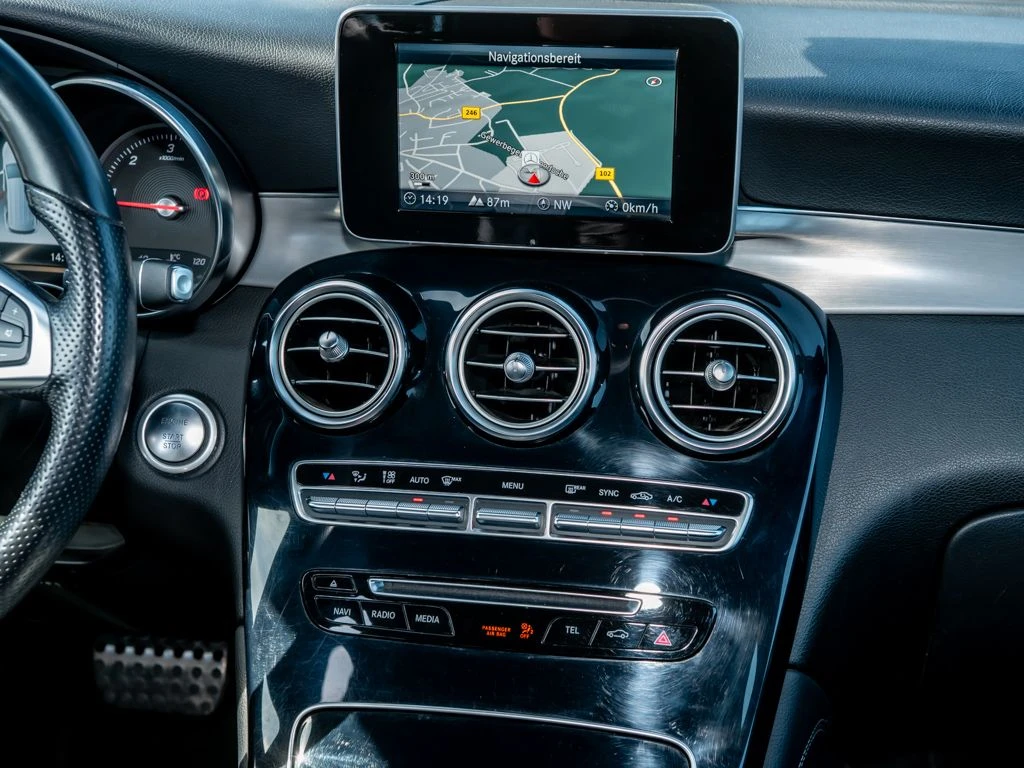 Mercedes-Benz-GLC 250 d-image-9