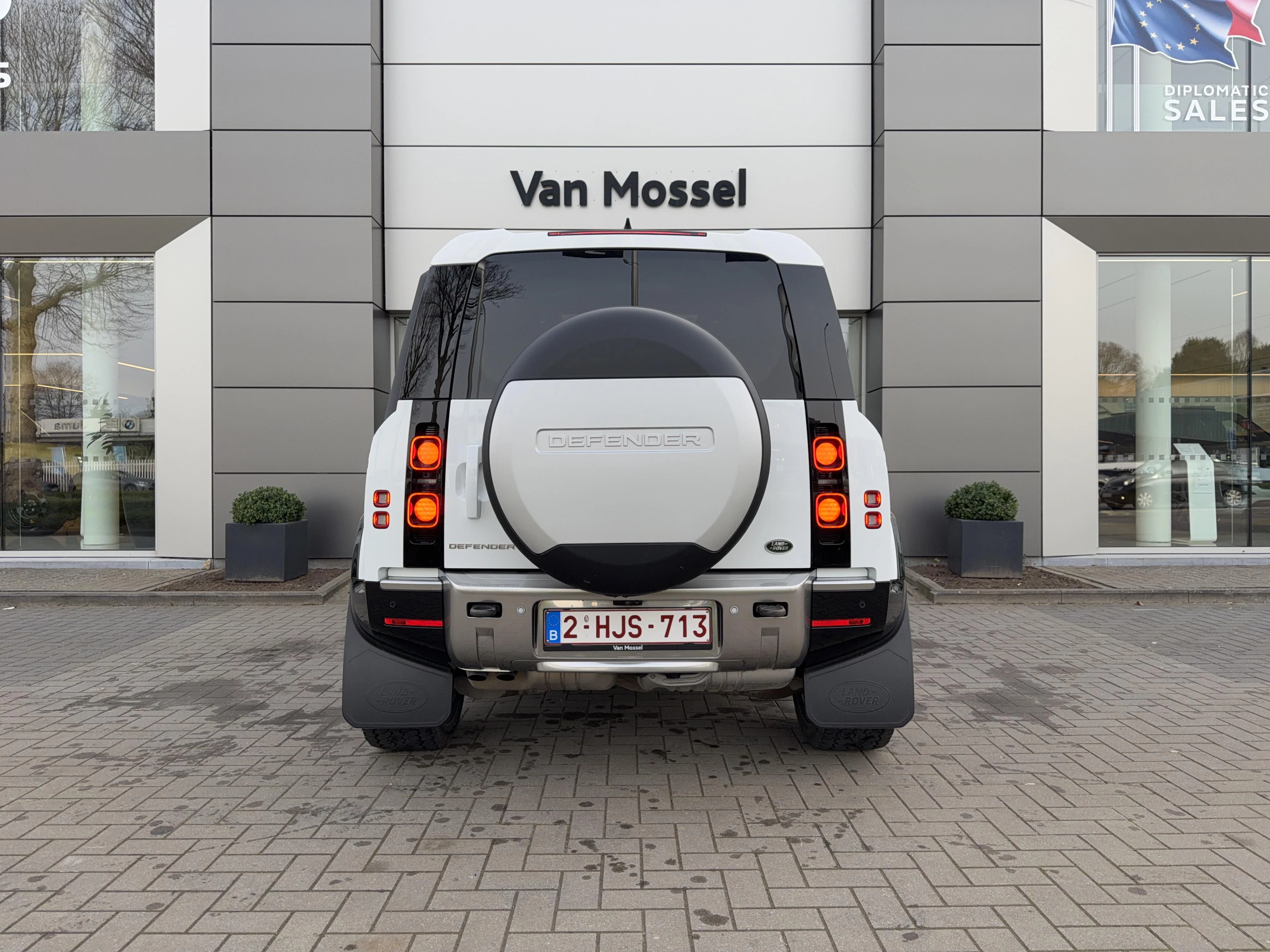 Land Rover Defender 110 D250 SE AWD