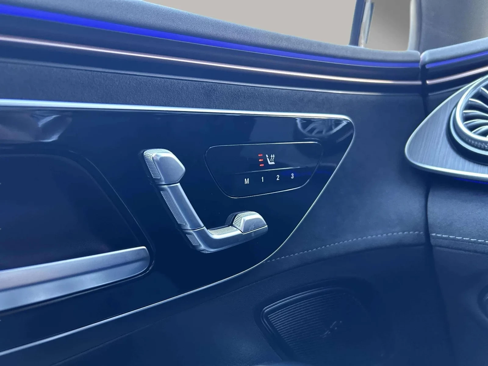 Mercedes-Benz-EQE-image-10