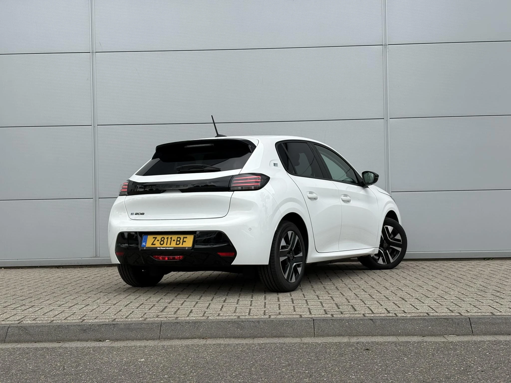 Peugeot-e-208-image-4
