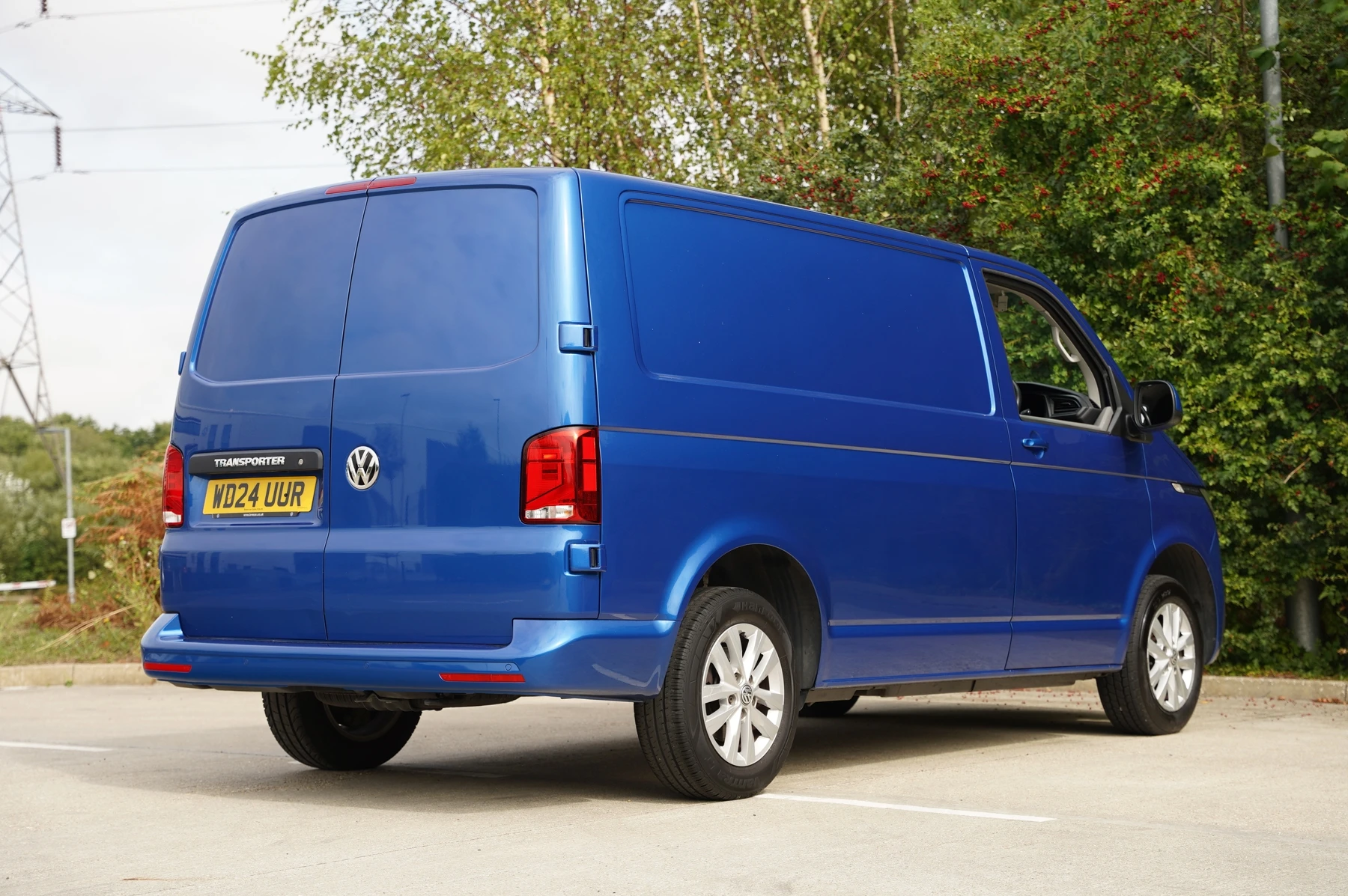 Volkswagen-Transporter-image-13