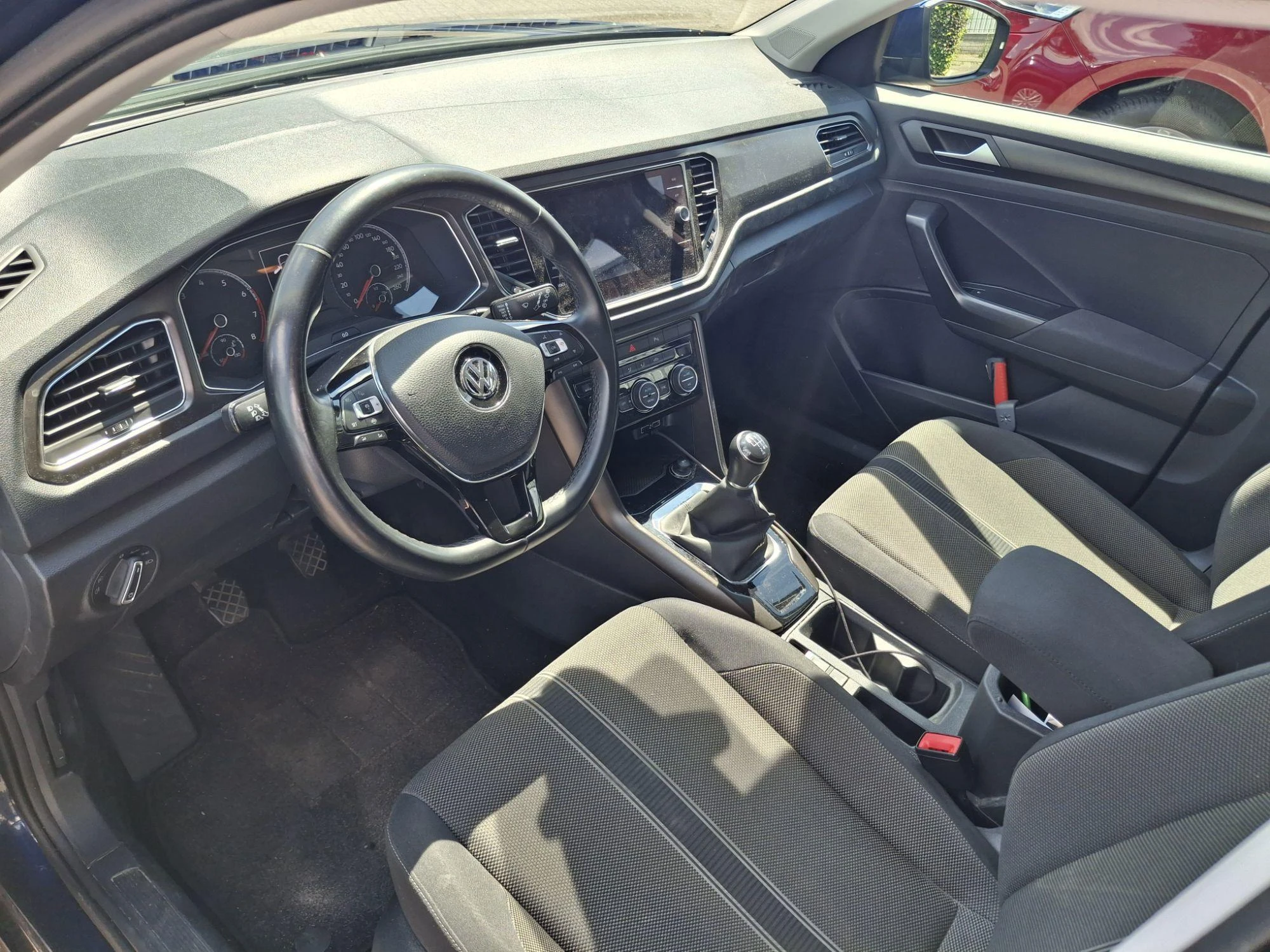 Volkswagen-T-Roc-image-4