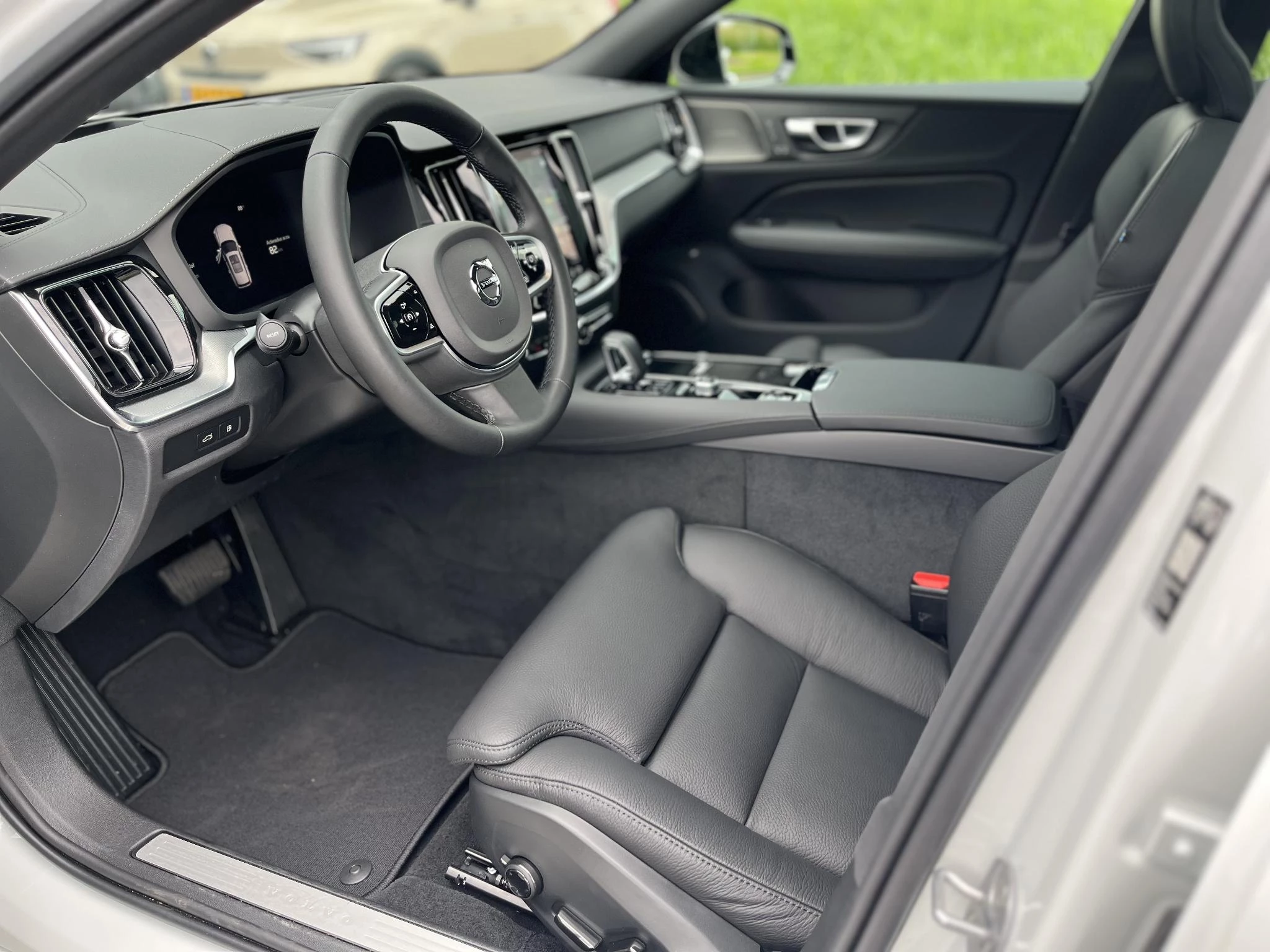 Volvo V60 T8 Plug-in hybrid AWD Ultra Dark