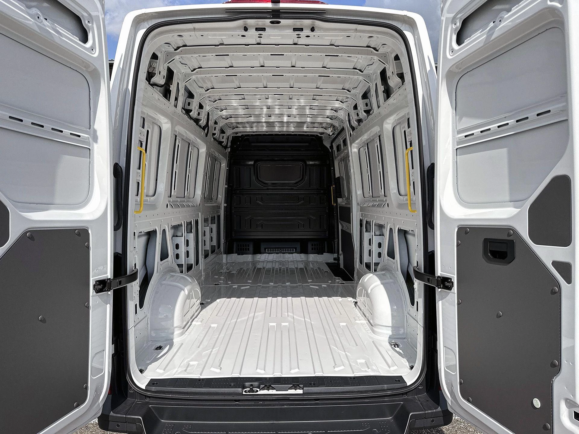 Volkswagen-Crafter-image-7