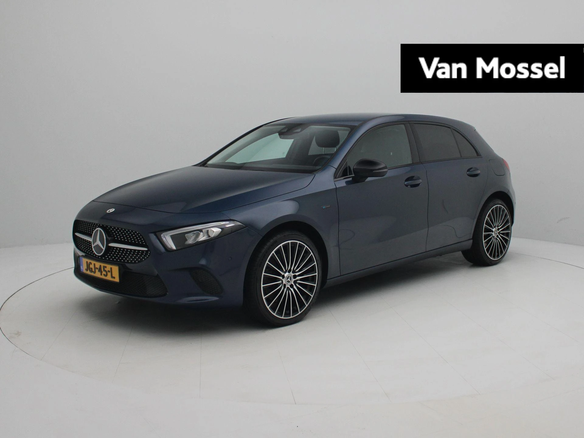 Mercedes-Benz-A-Klasse-image-0