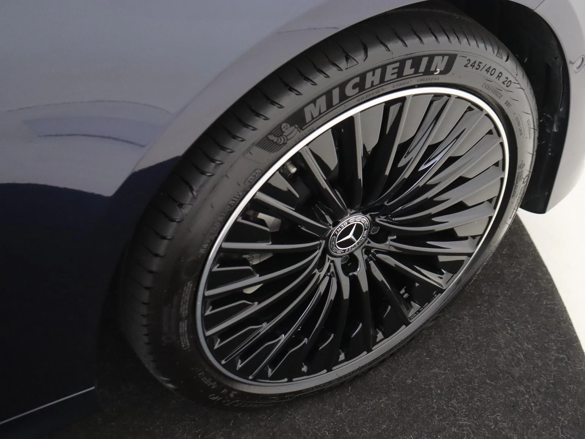 Mercedes-Benz-E-Klasse-image-9