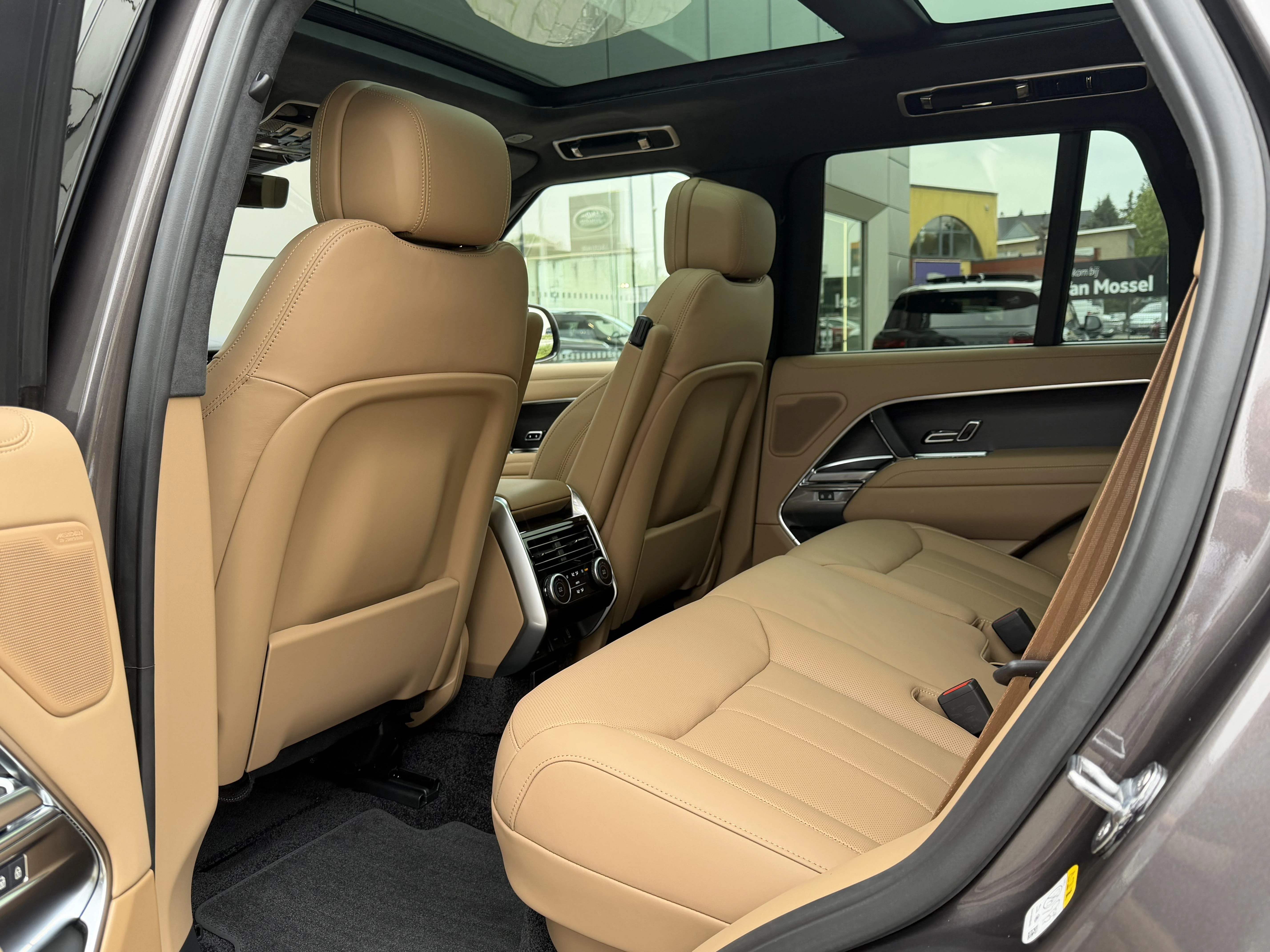 Land Rover-Range Rover-image-9