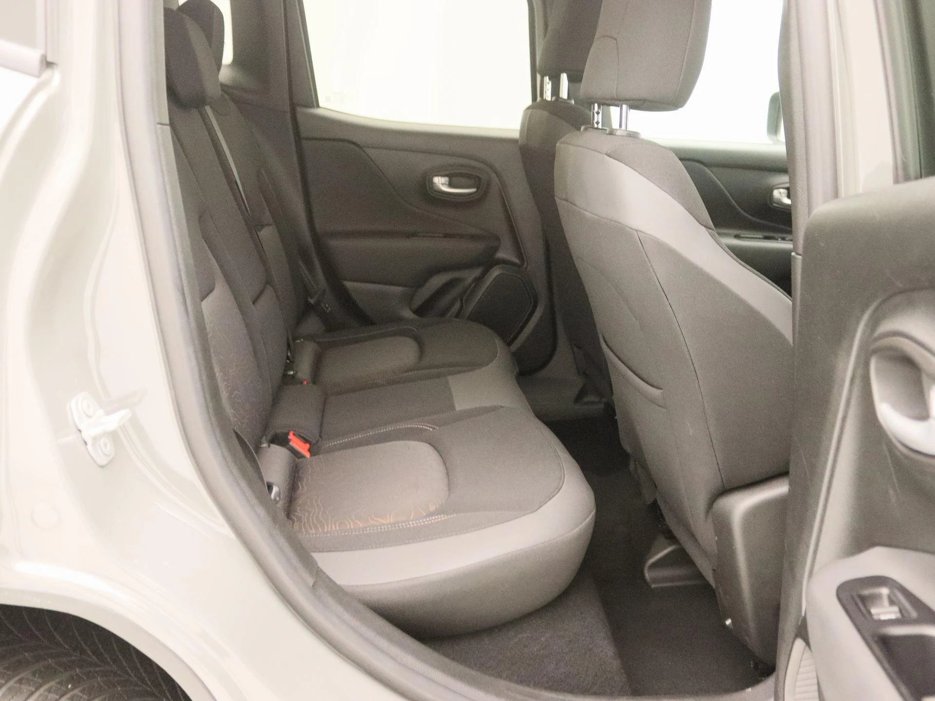 Jeep-Renegade-image-23