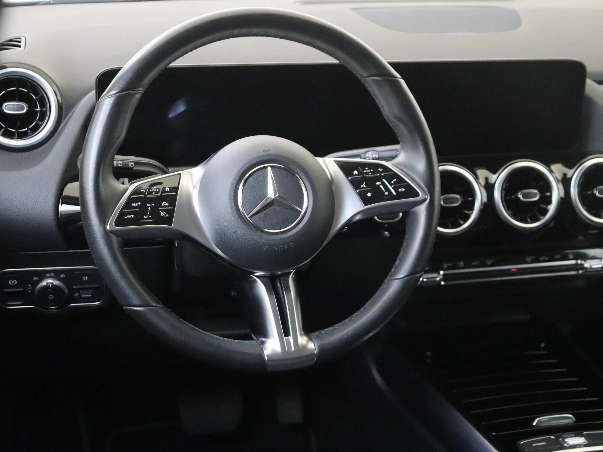 Mercedes-Benz-B-Klasse-image-9