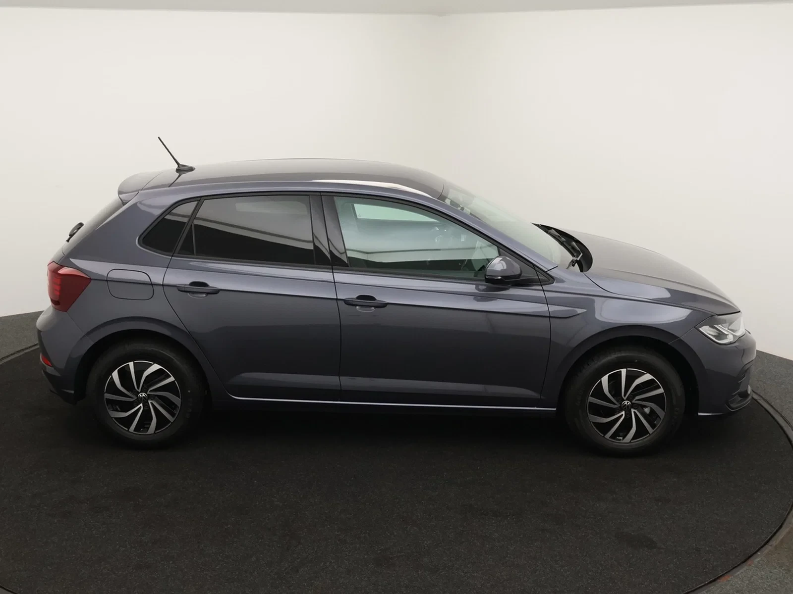 Volkswagen-Polo-image-6