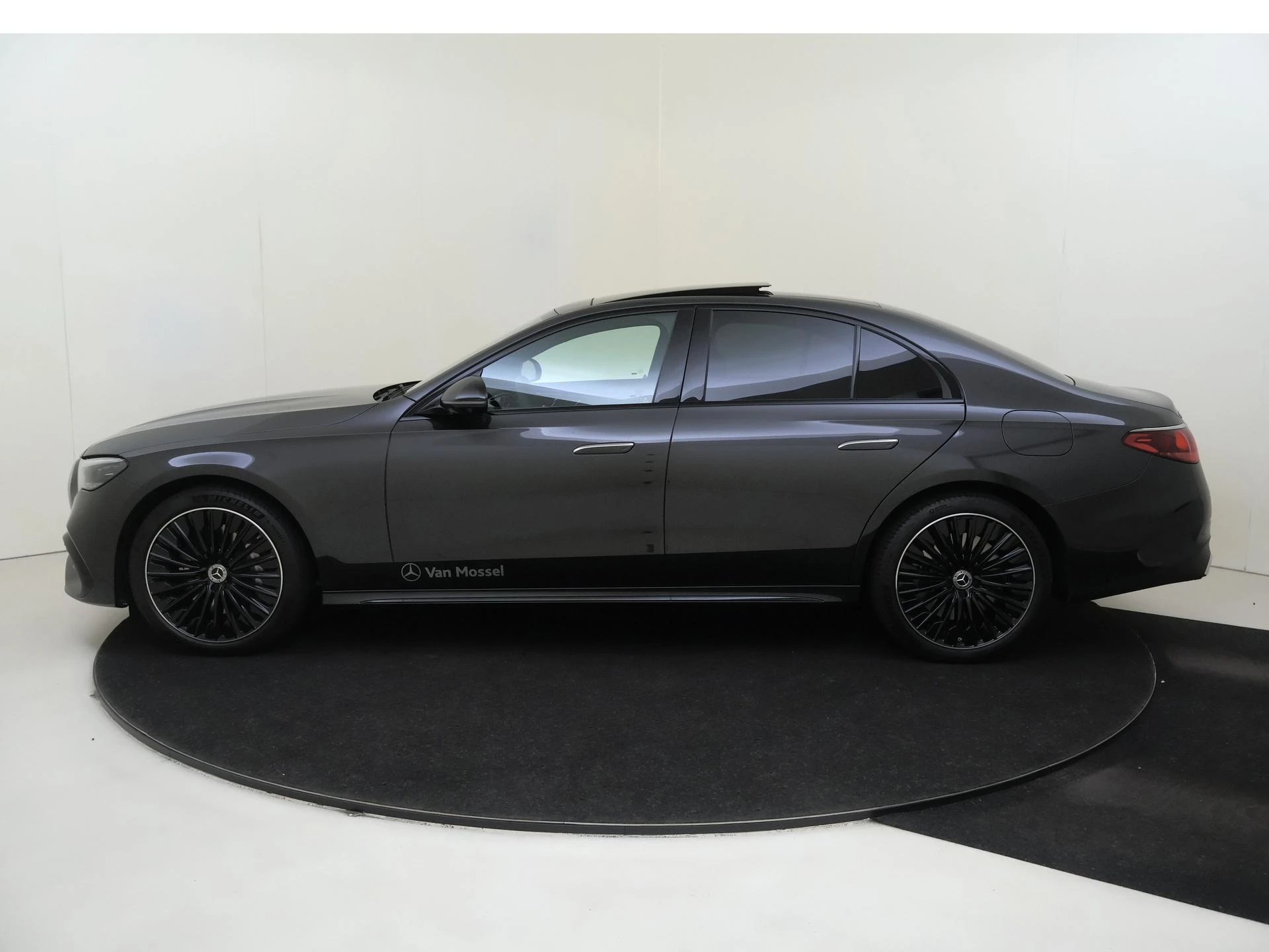 Mercedes-Benz-E-Klasse-image-7