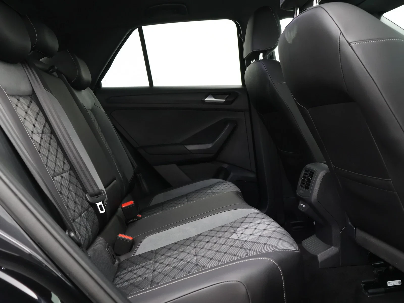 Volkswagen-T-Roc-image-9