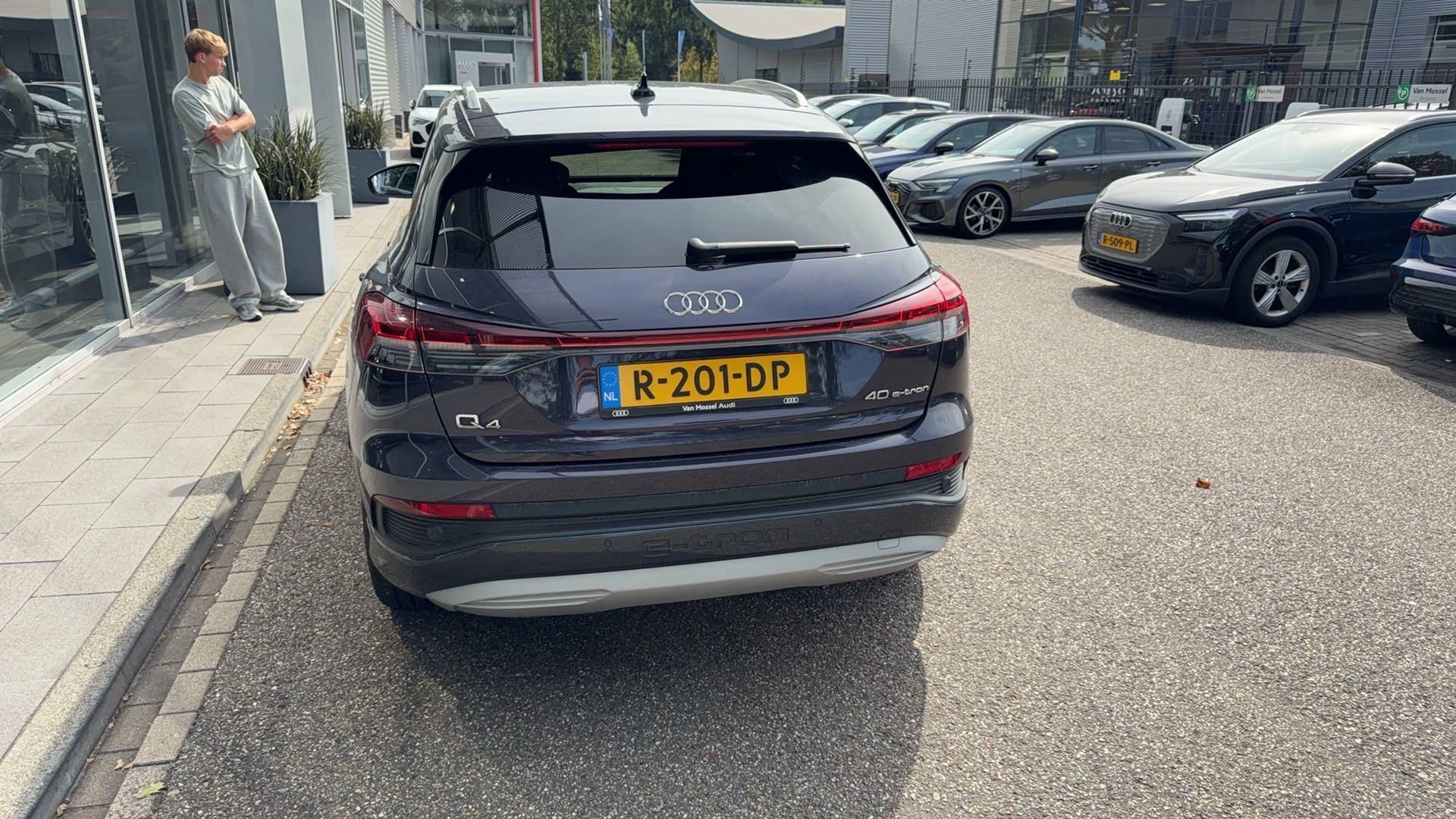 Audi-Q4 e-tron-image-4