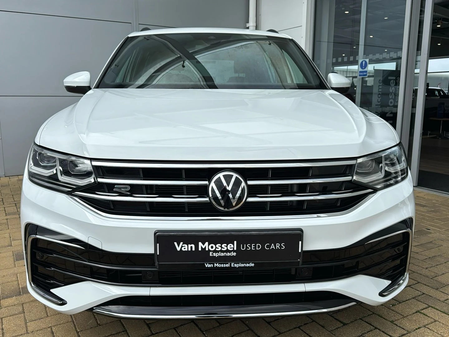 Volkswagen-Tiguan-image-4