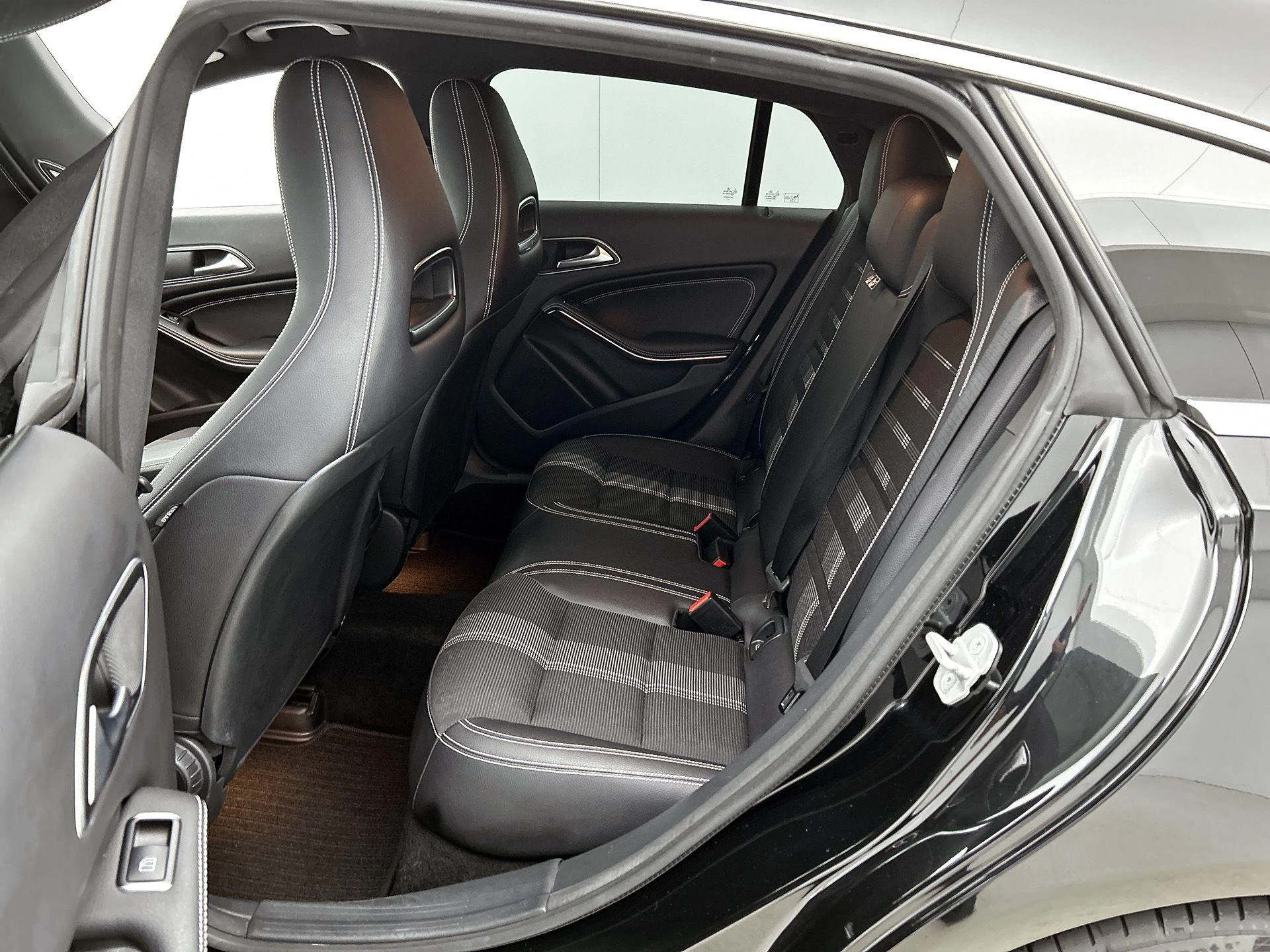 Mercedes-Benz-CLA-image-26