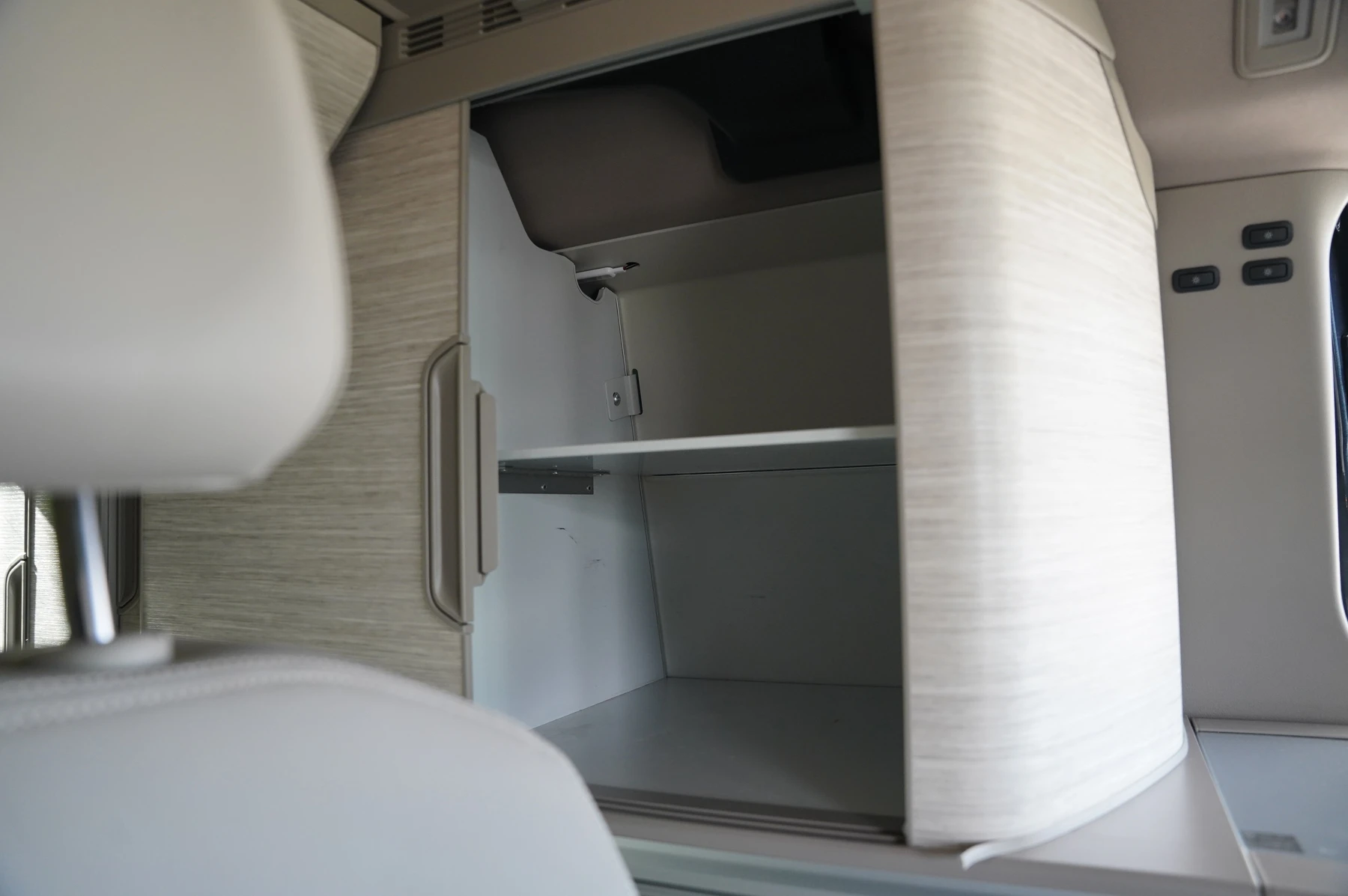 Volkswagen-California-image-26