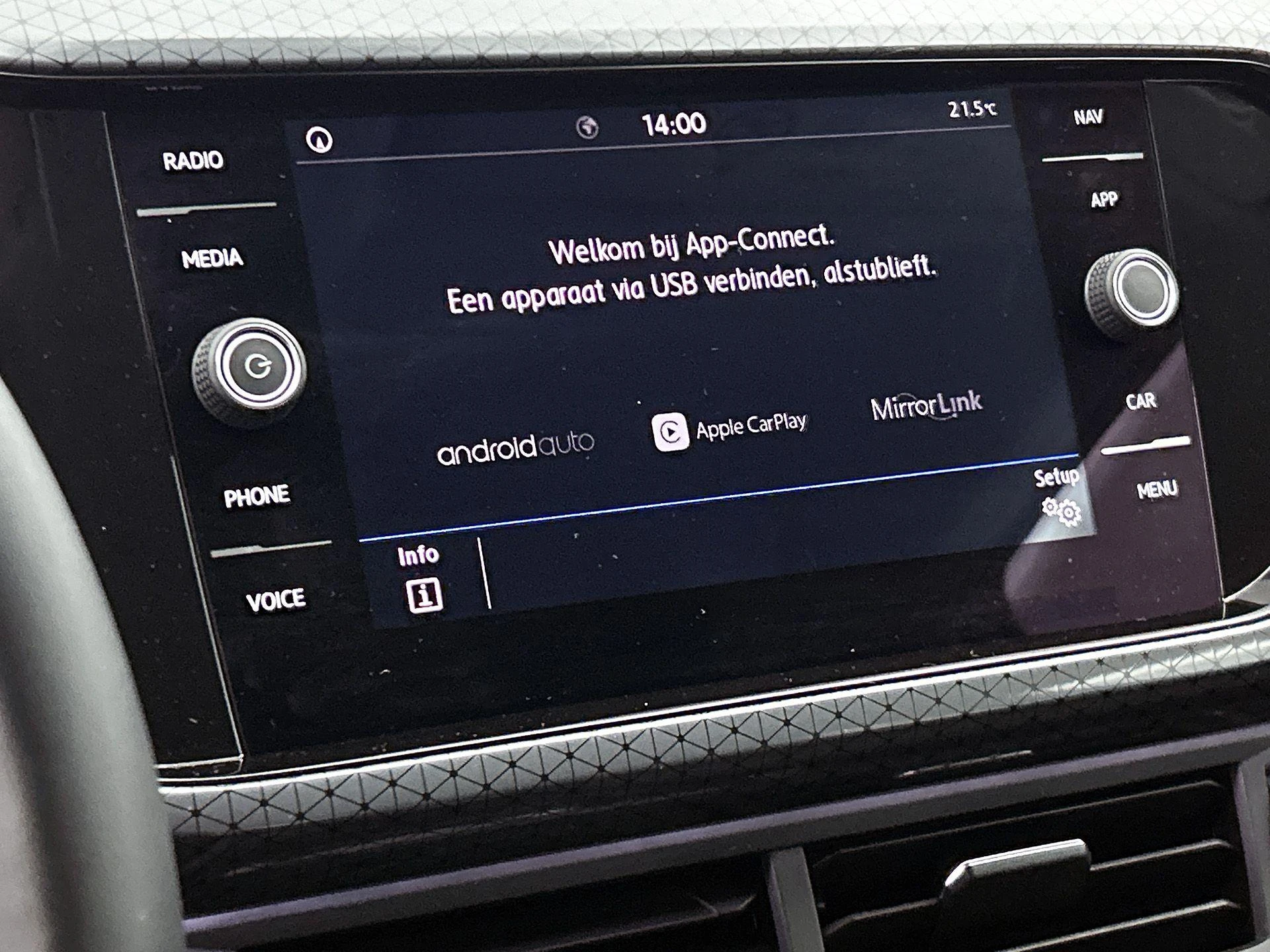 Volkswagen-T-Cross-image-15