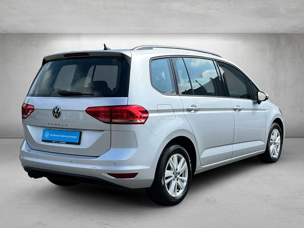 Volkswagen-Touran-image-2