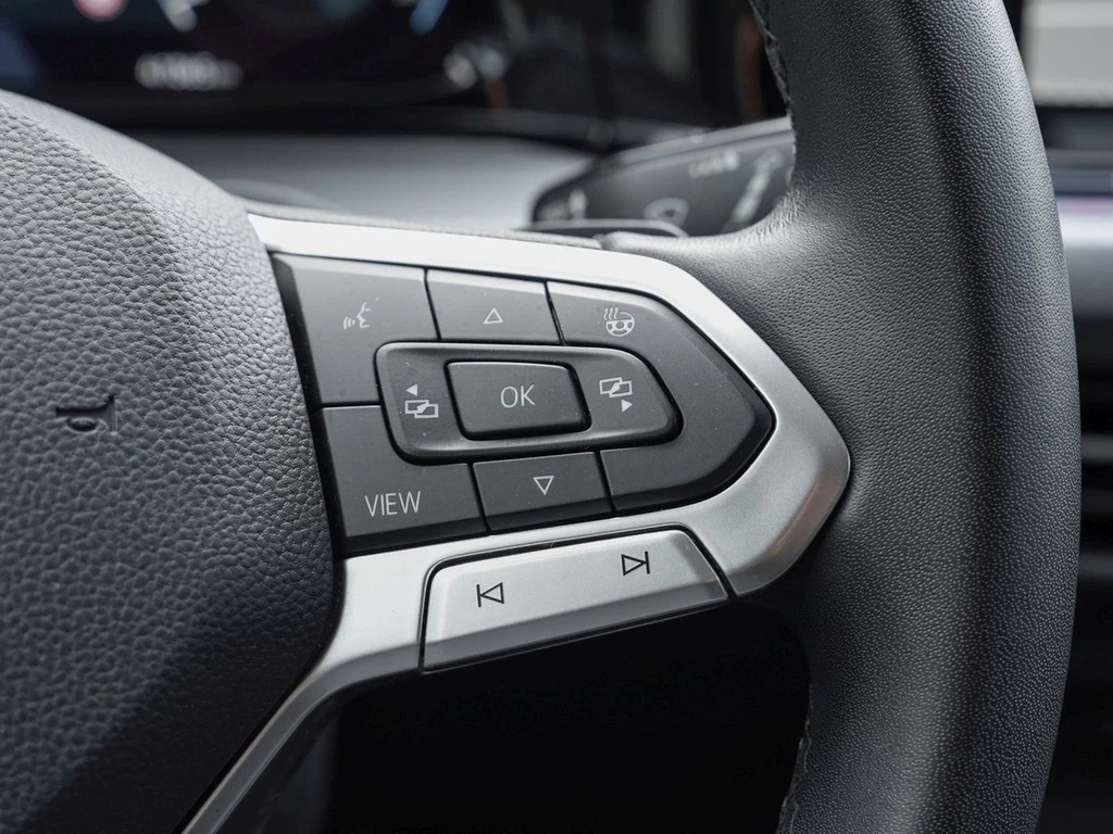 Volkswagen Golf VIII 1.5 eTSI DSG Active Navi/RFK/LED