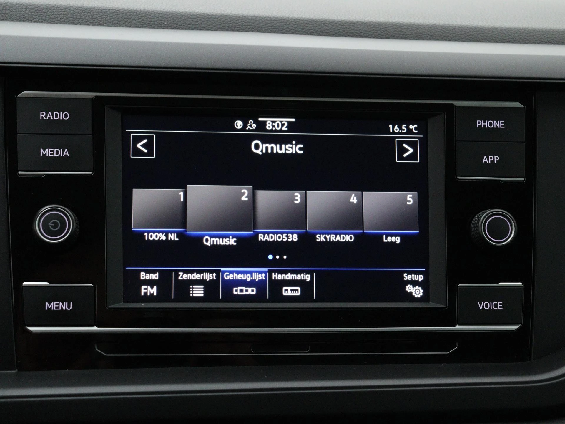 Volkswagen-Polo-image-11