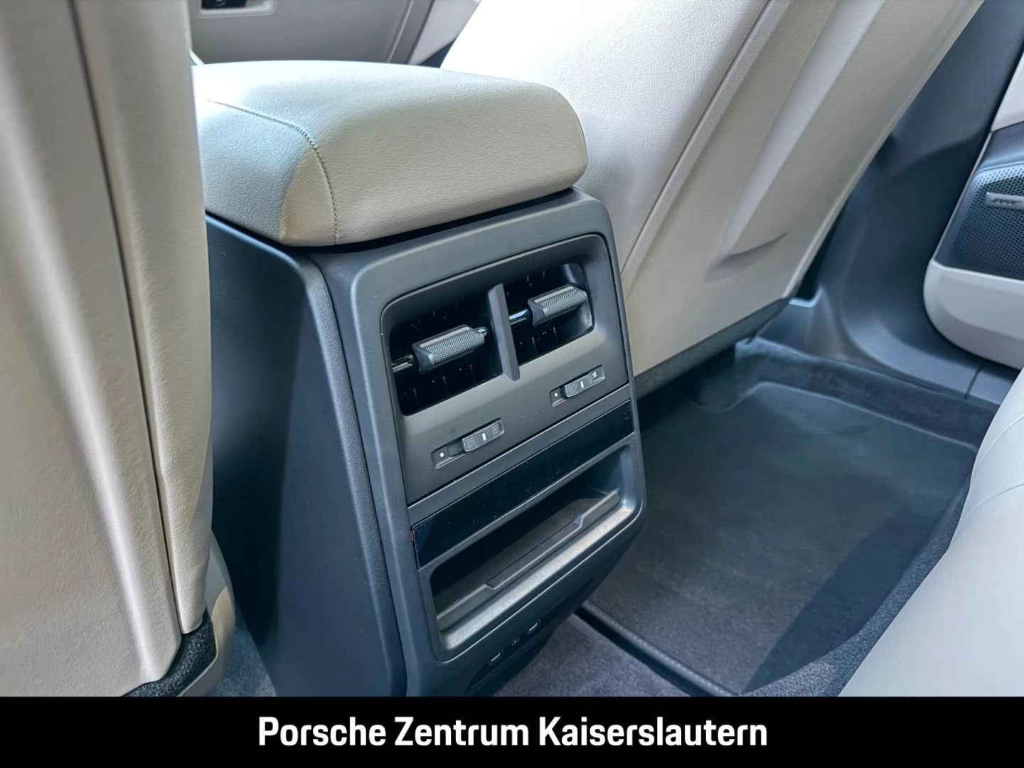 Porsche Macan Hinterachslenkung BOSE Luftfederung 21-Zol -