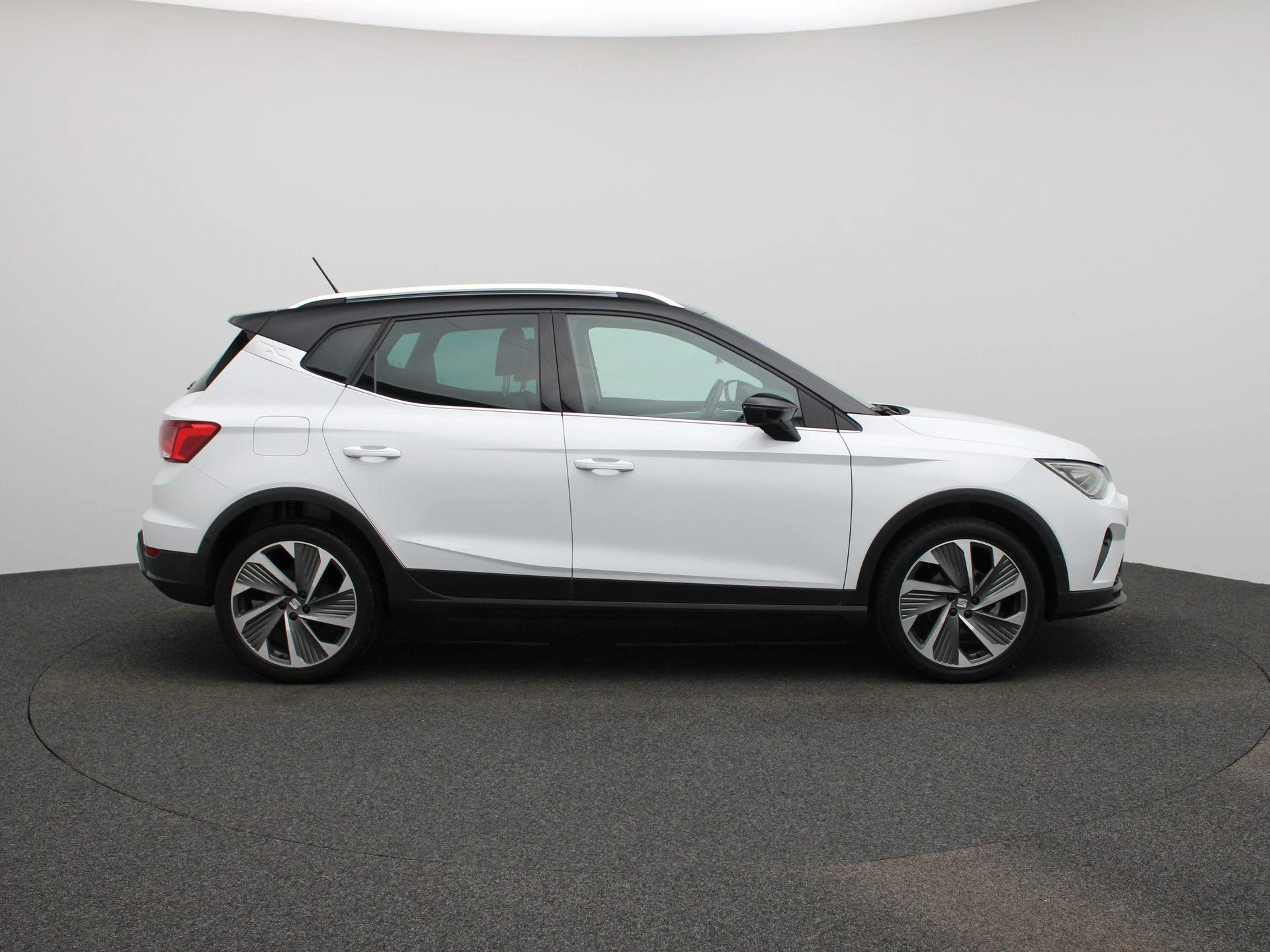 SEAT-Arona-image-5
