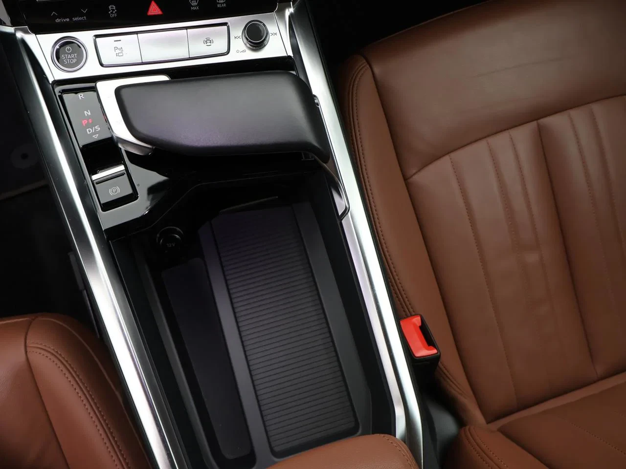 Audi e-tron Audi e-tron 95kWh 55 QUATTRO 408PK *AUTOMAAT*PANODAK*TREKHAAK*BRUIN LEDER*ACC*CAMERA*PDC*NAVI*APP-CONNECT*...*