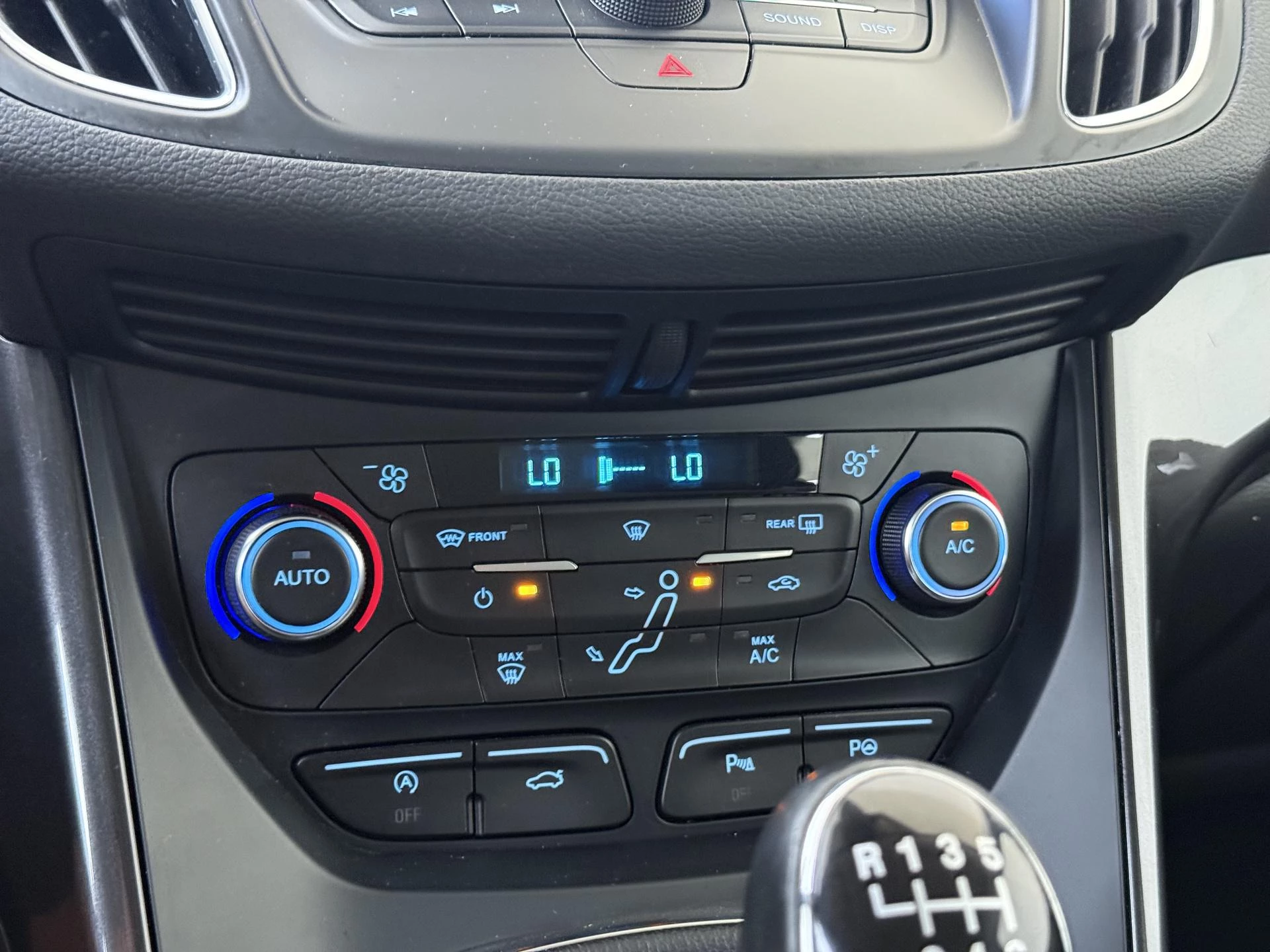 Ford-C-MAX-image-18