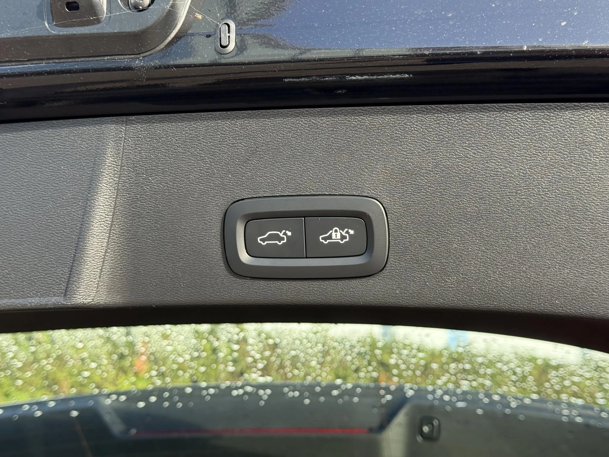 Volvo-EX40-image-8