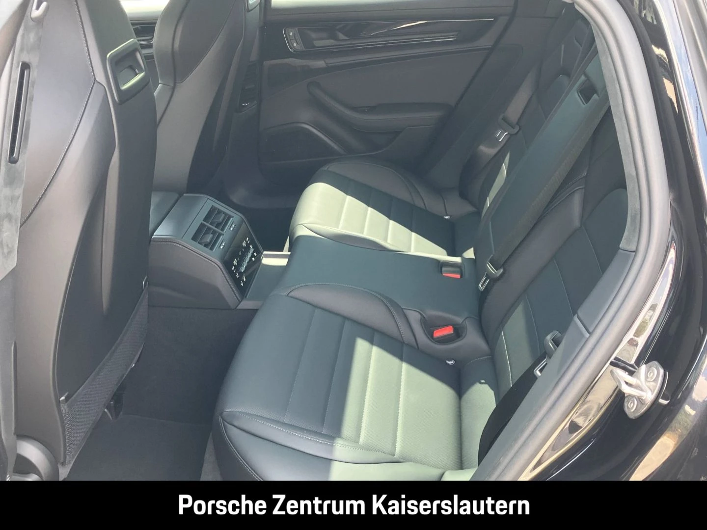 Porsche-Panamera-image-26