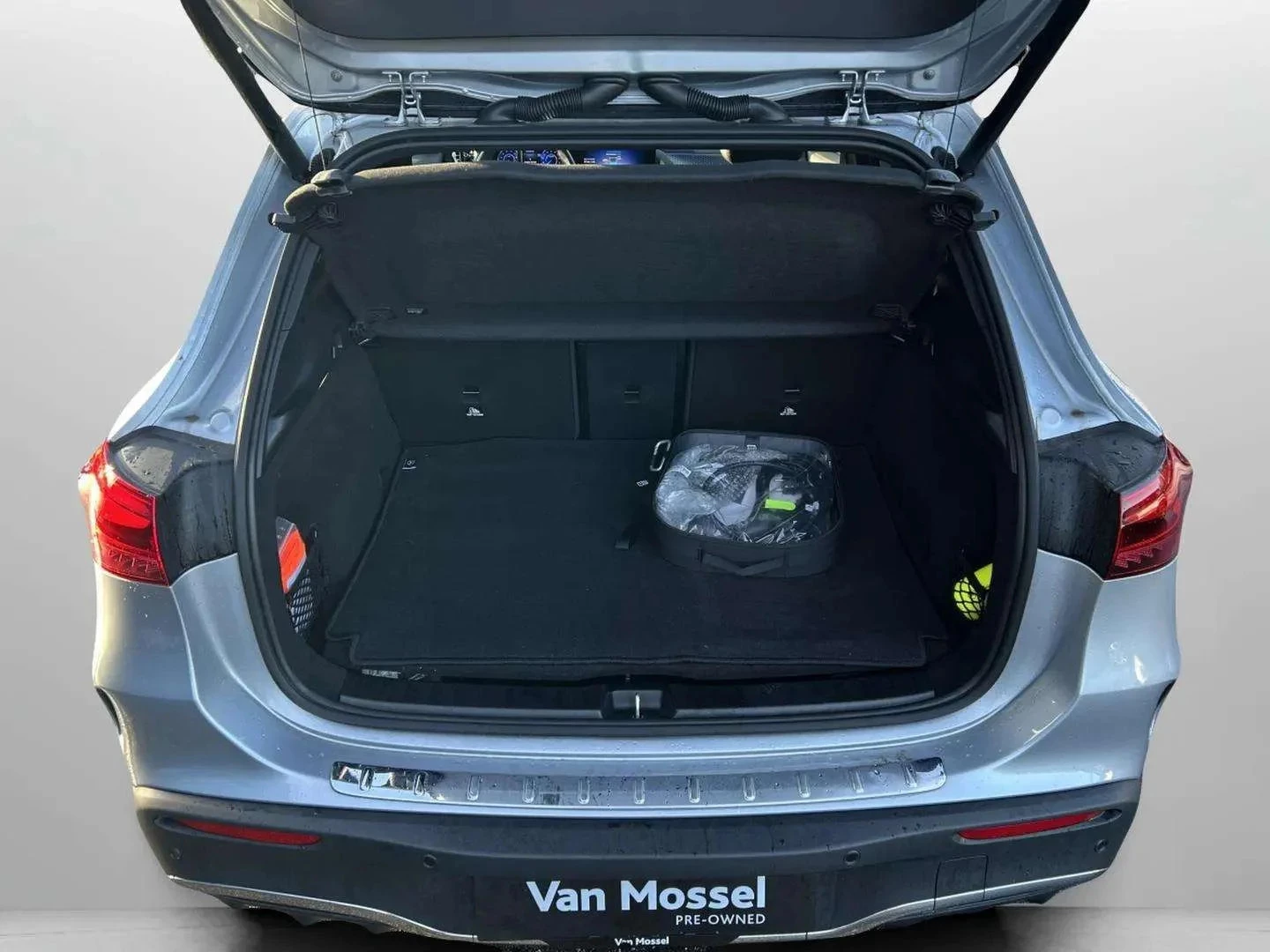 Mercedes-Benz-EQA-image-18