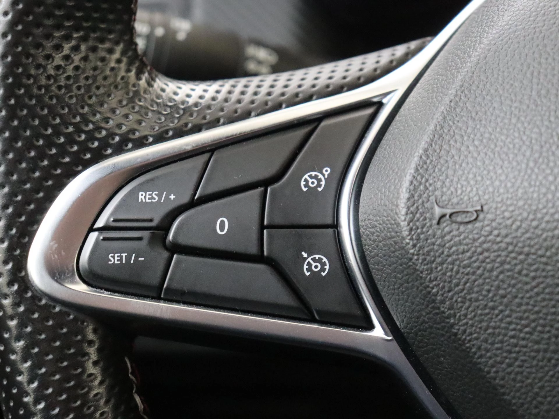 Renault-Clio-image-12