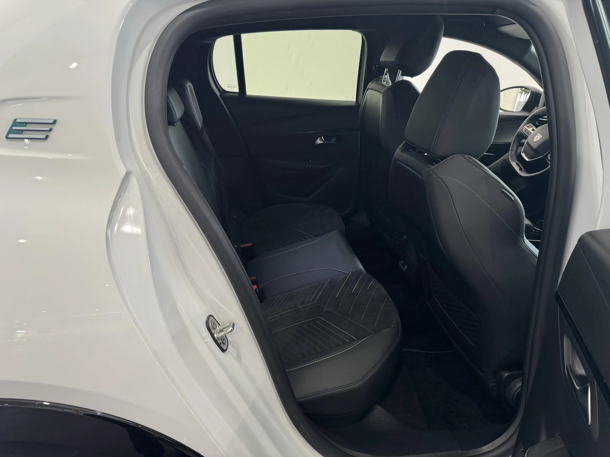 Peugeot-e-208-image-6