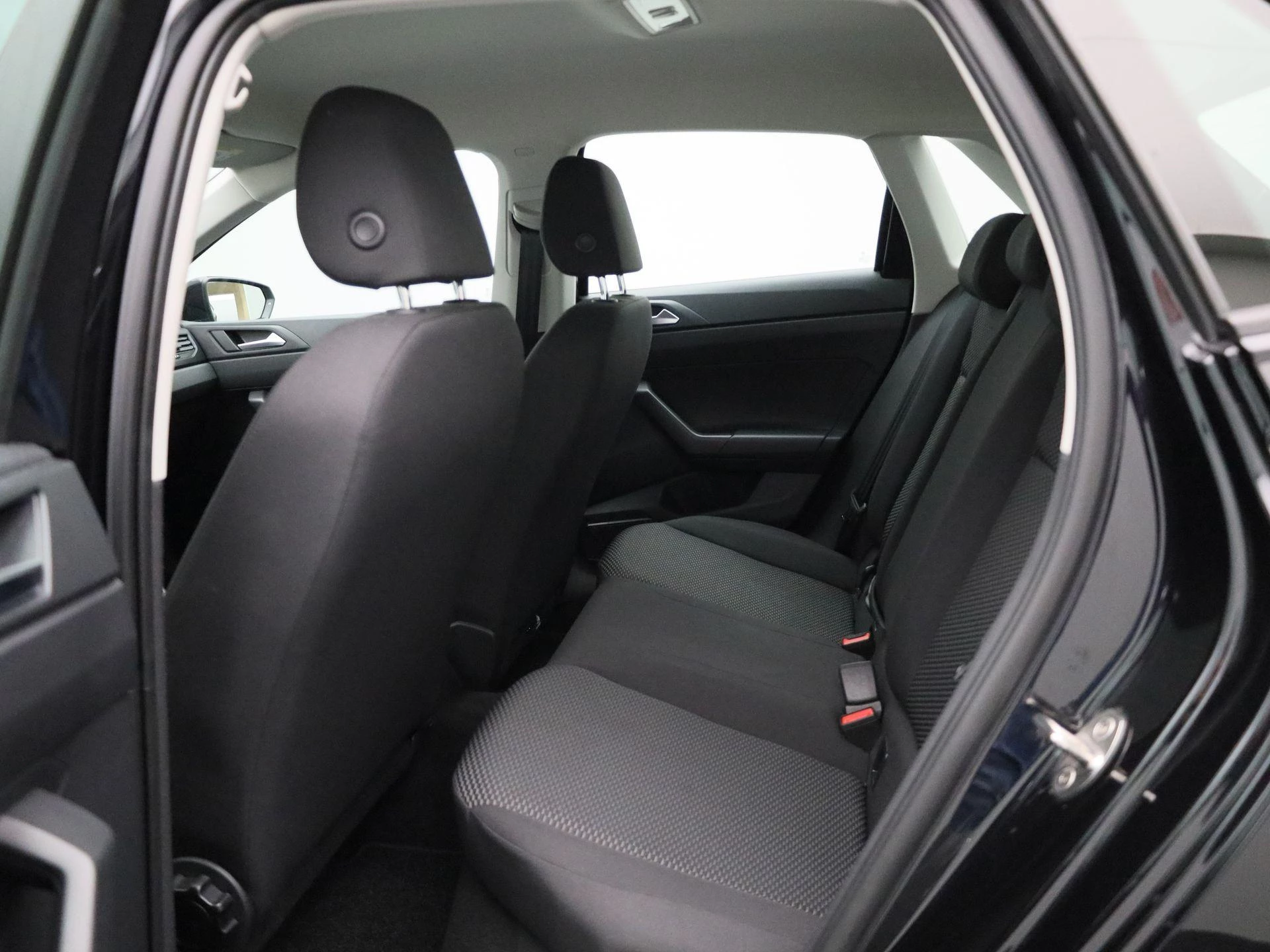 Volkswagen-Polo-image-9