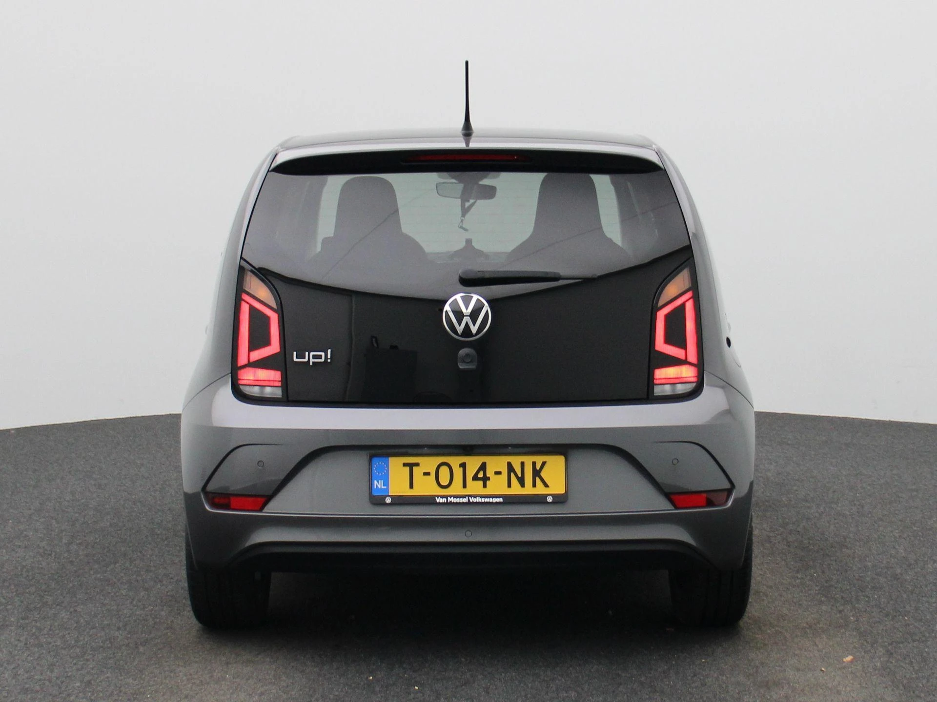Volkswagen-up!-image-4