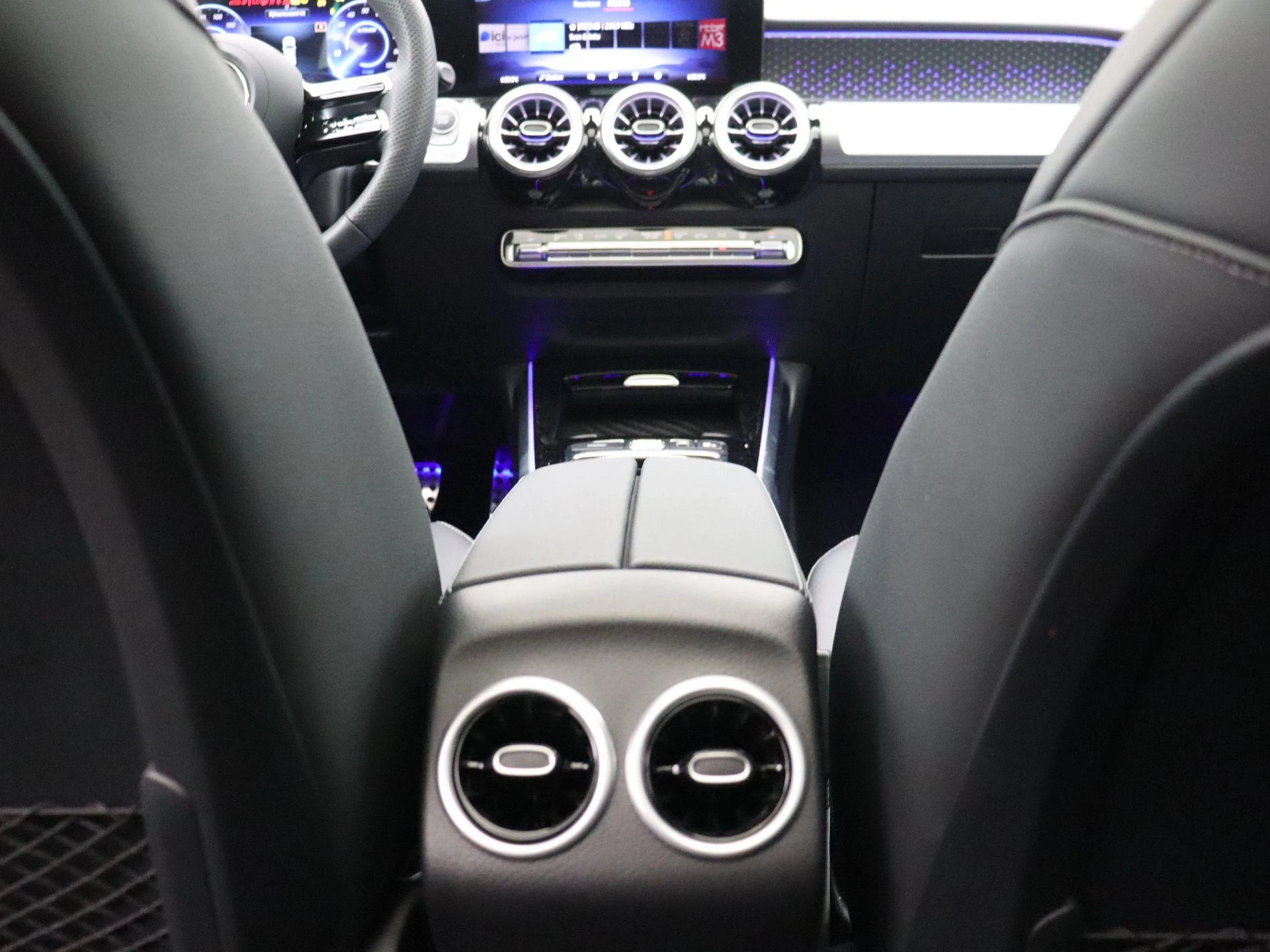 Mercedes-Benz EQB 350 4MATIC AMG Line + LEDER + PANO + BURMESTER + TREKHAAK + HEAD UP +