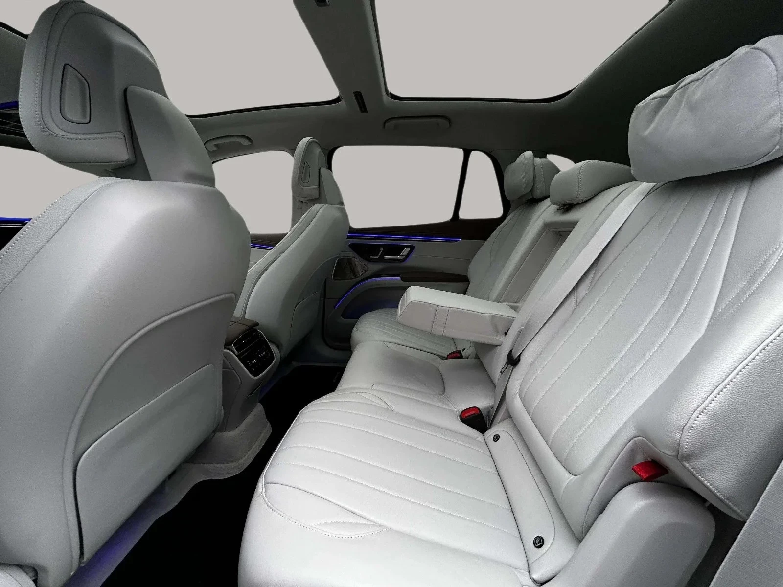 Mercedes-Benz-EQS-image-13