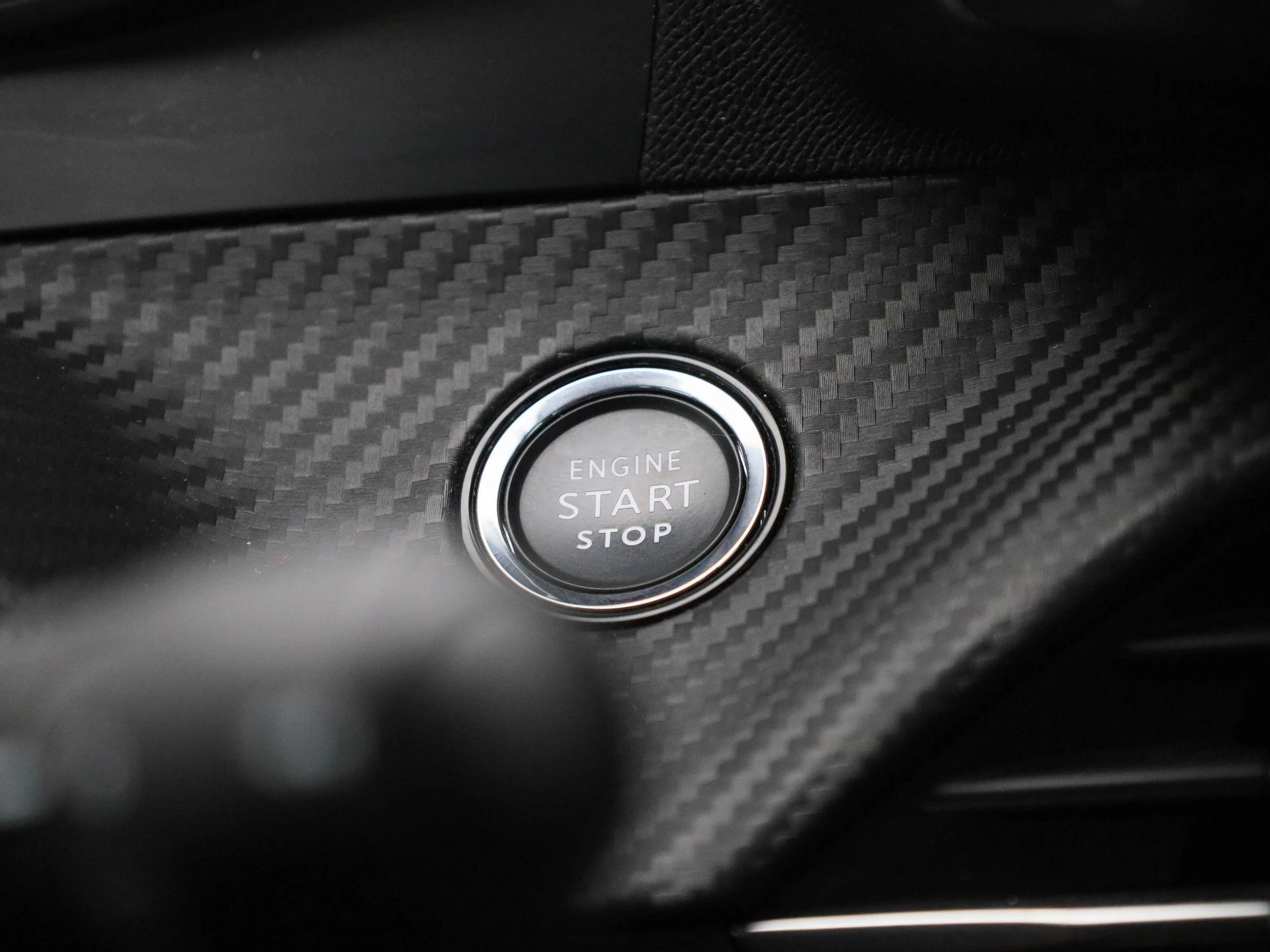 Peugeot-e-208-image-22