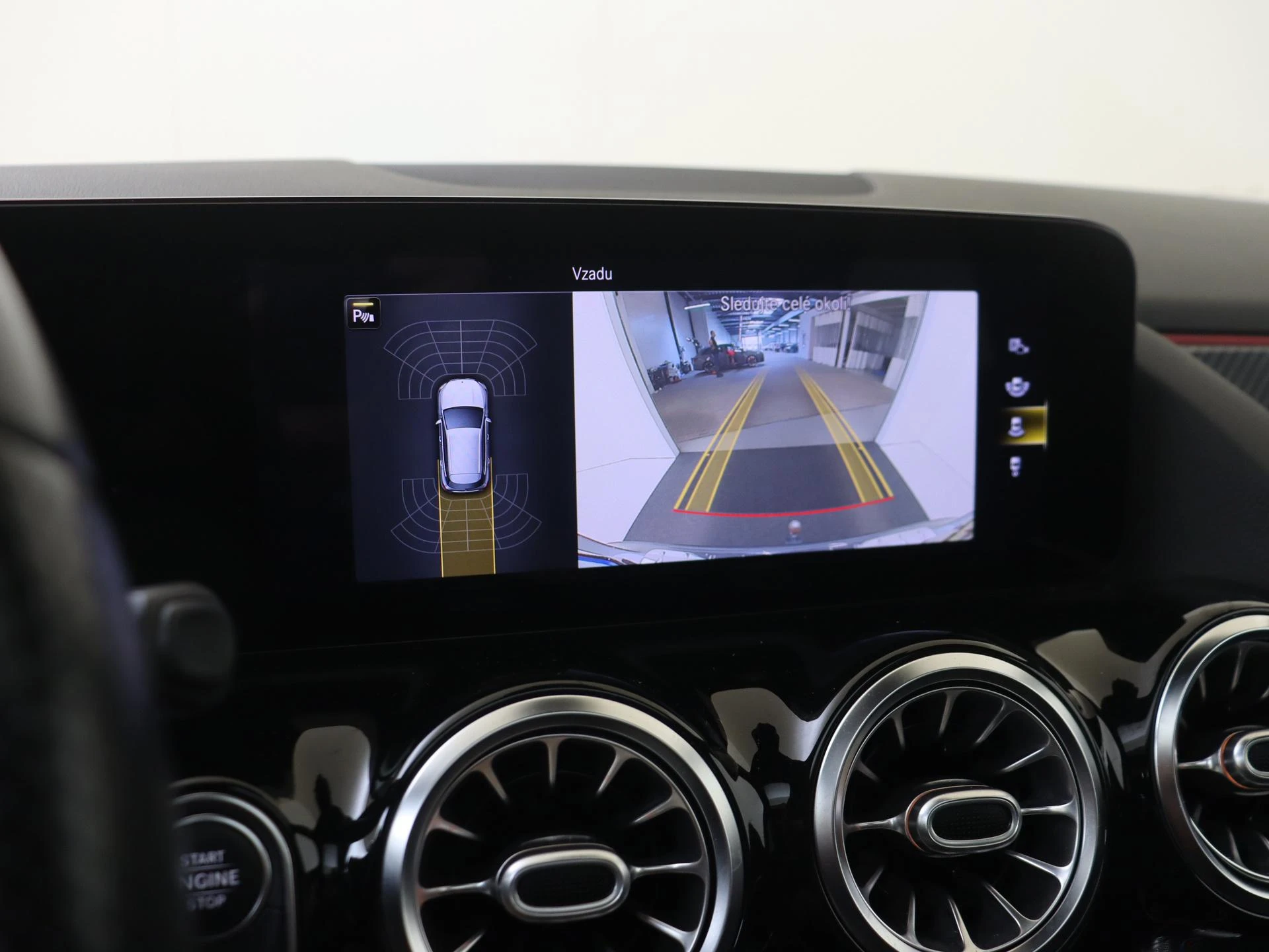 Mercedes-Benz-GLA-image-19