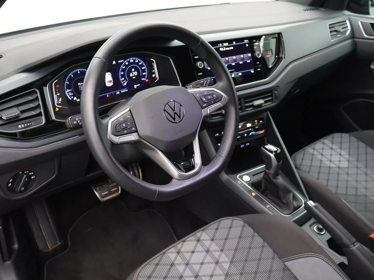 Volkswagen-Taigo-image-9