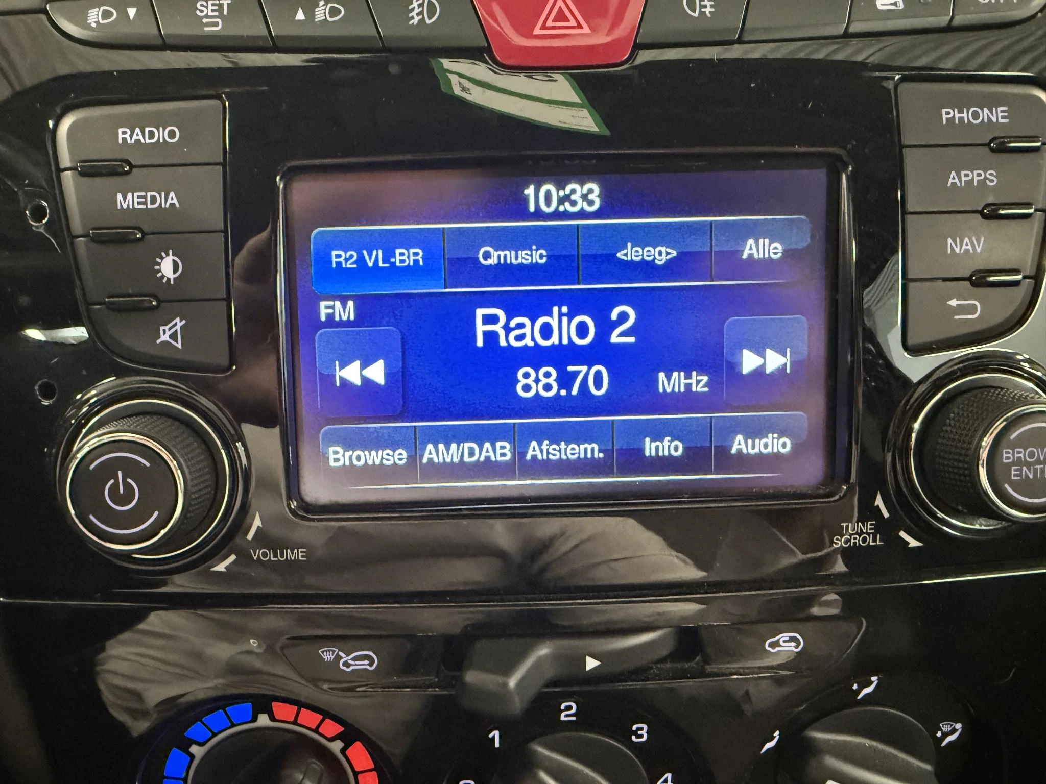 Lancia-Ypsilon-image-20