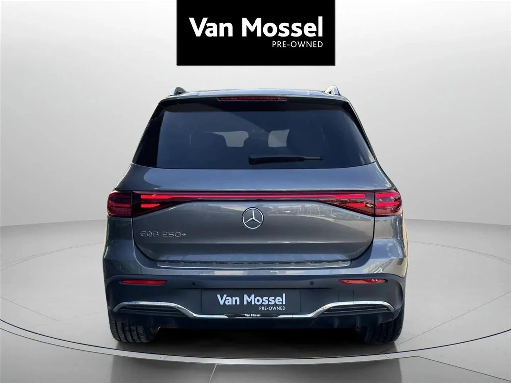Mercedes-Benz-EQB-image-5