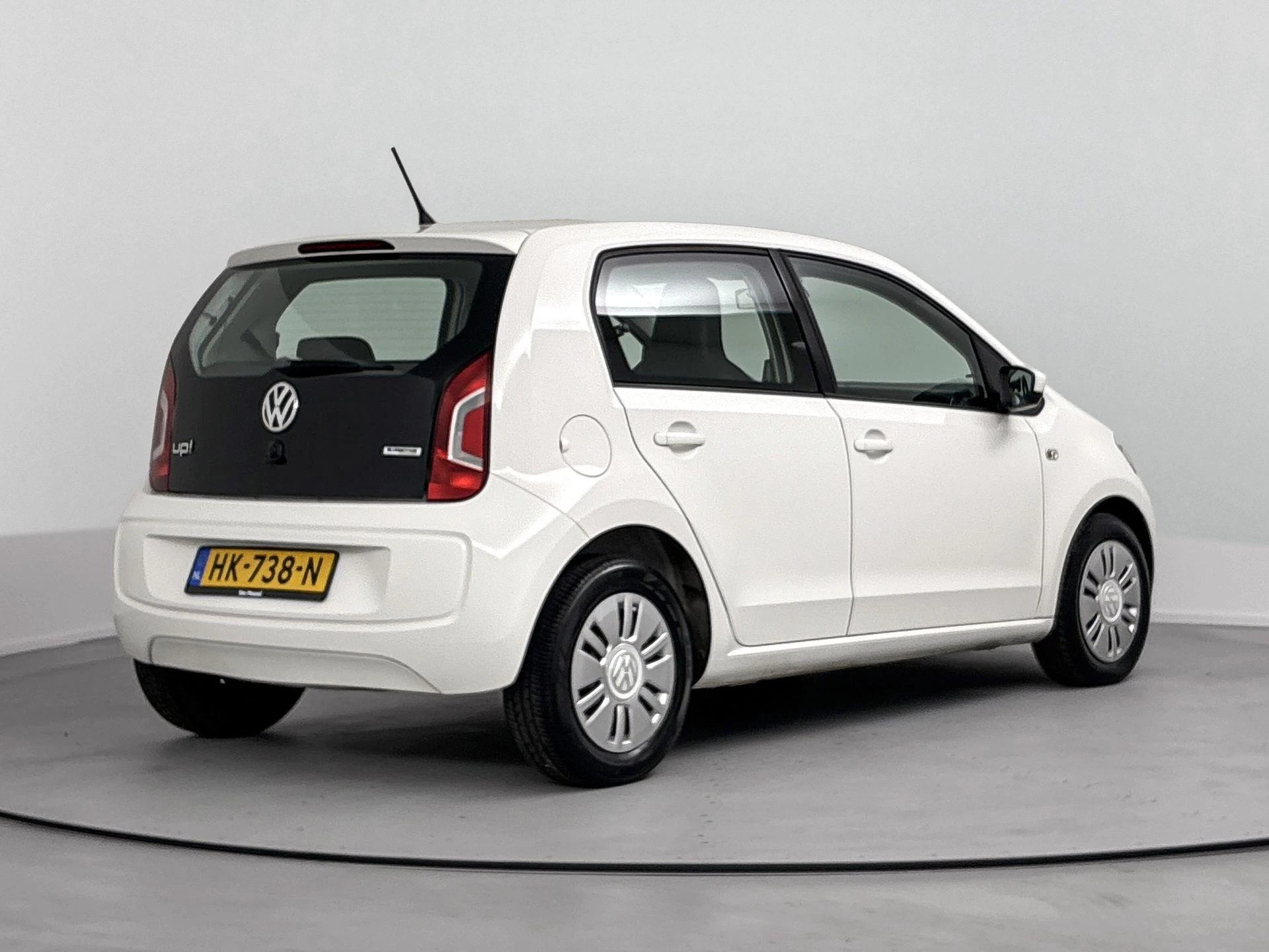 Volkswagen-up!-image-3