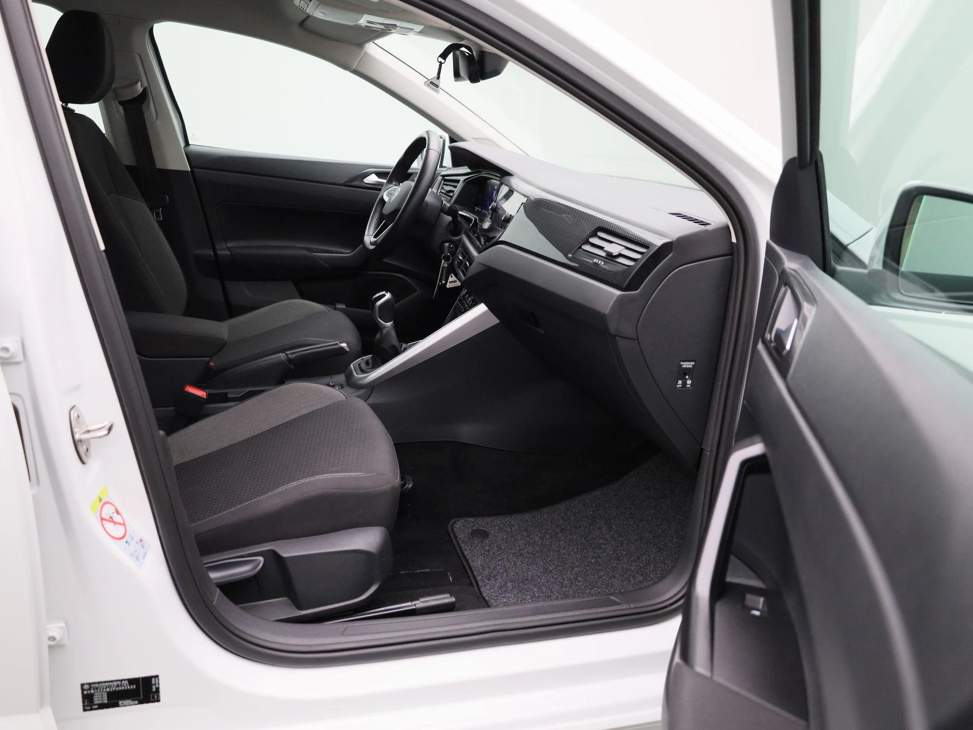 Volkswagen-Polo-image-31