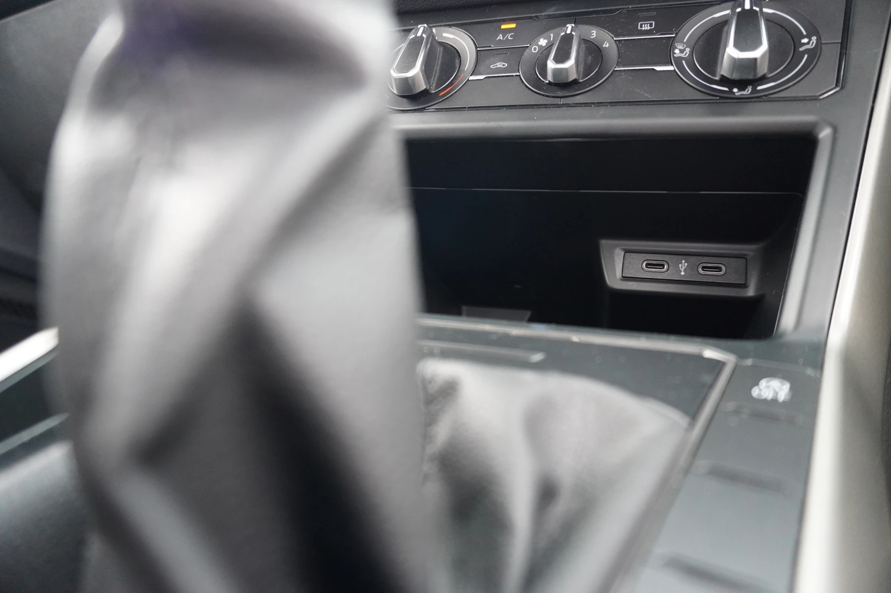 Volkswagen-Polo-image-23