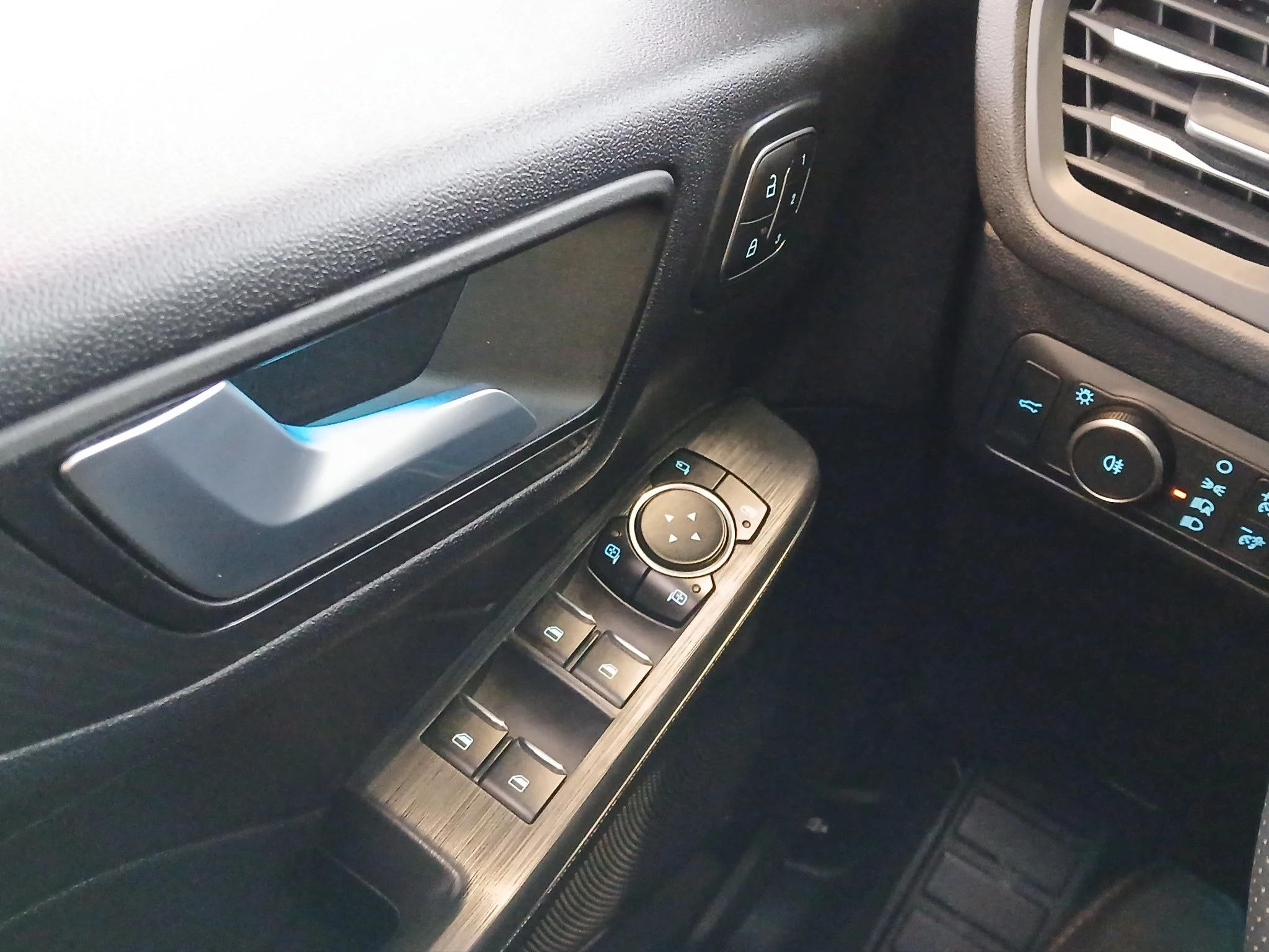 Ford-Kuga-image-15