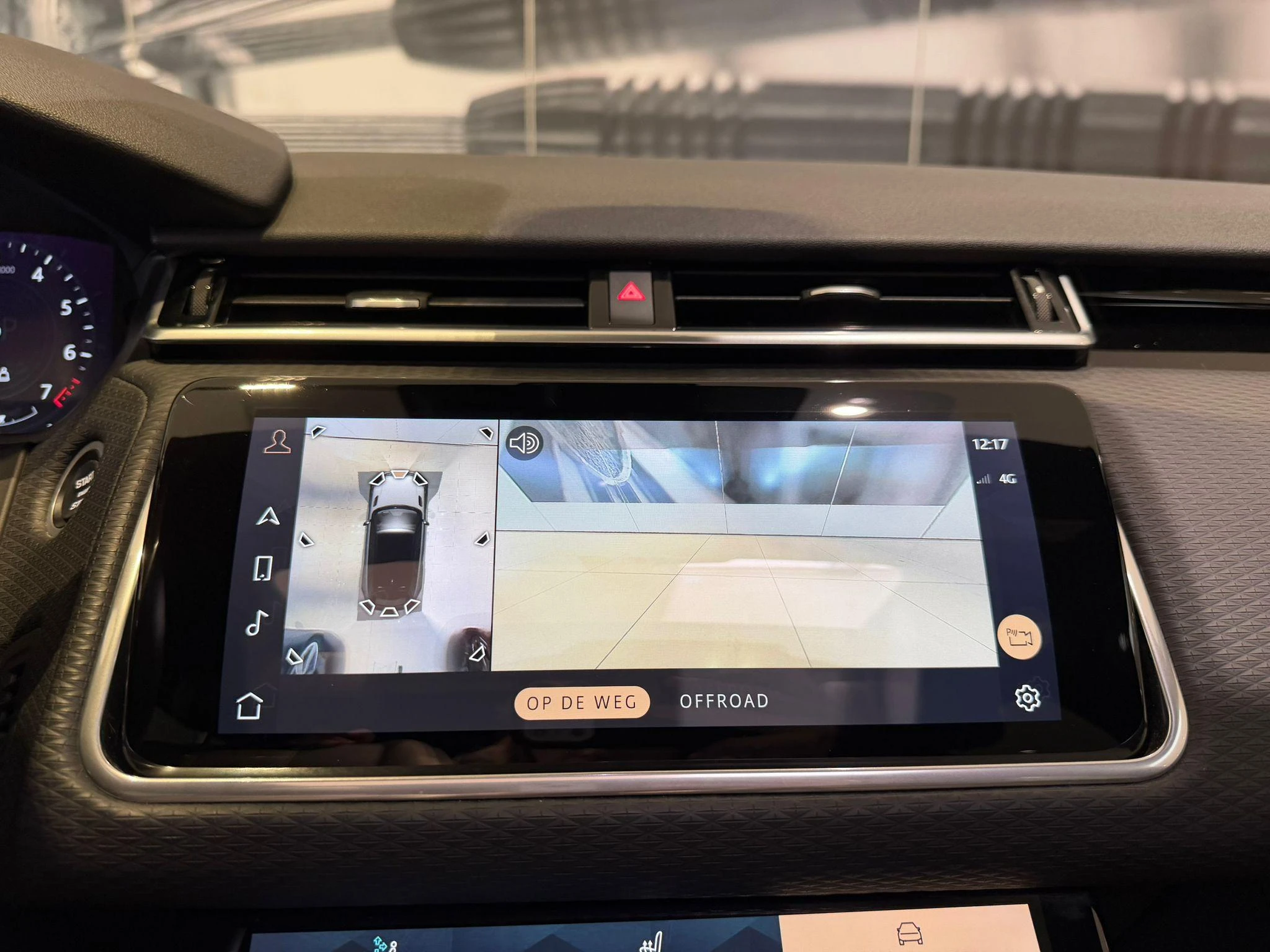 Land Rover-Range Rover Velar-image-18
