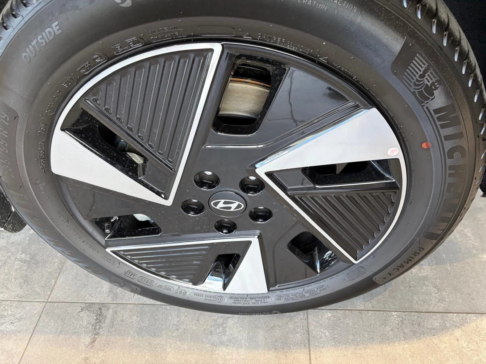 Hyundai-IONIQ 5-image-4